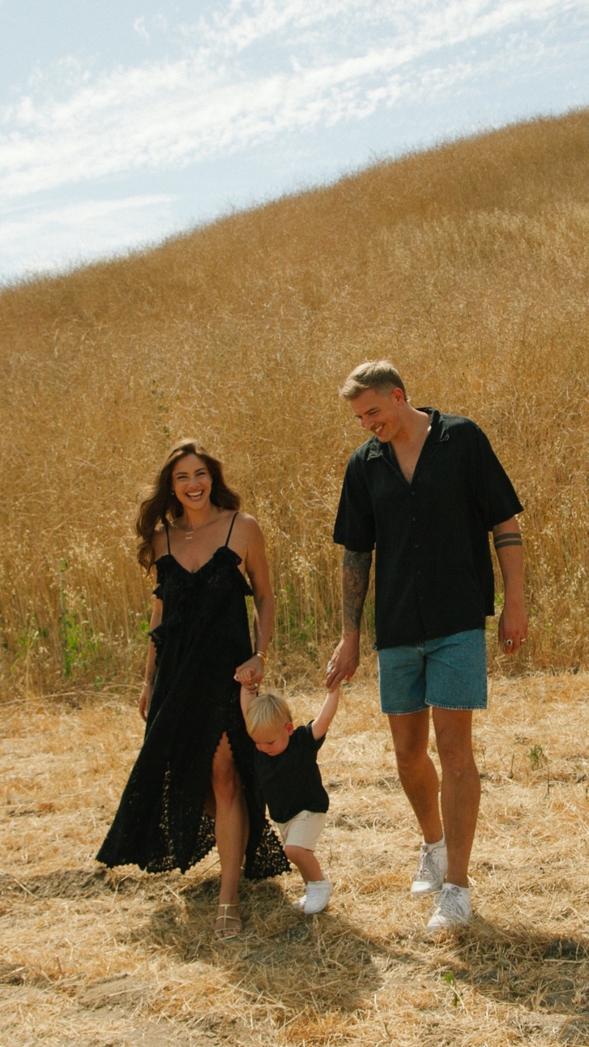 Family photo shoot 🖤

#LTKU #LTKFamily #LTKMidsize
