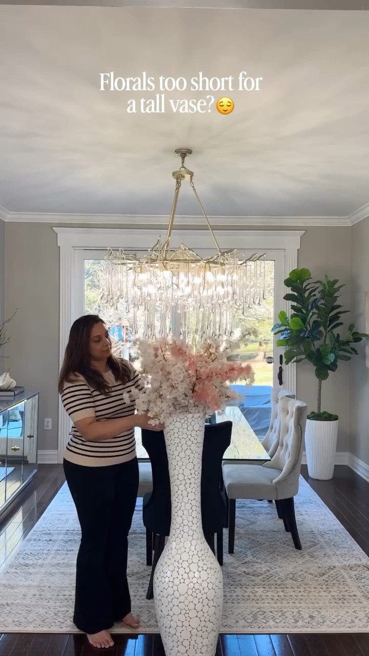 I'd your stems are shorter and your vase is tall- a floral cage can help you style the flowers as high or low you want. My vase is back in stock! 
@amazon 



#liketkit 
@shop.ltk
https://liketk.it/67hEf



#liketkit #LTKHome #LTKSaleAlert #LTKSeasonal
@shop.ltk
https://liketk.it/6a7T3