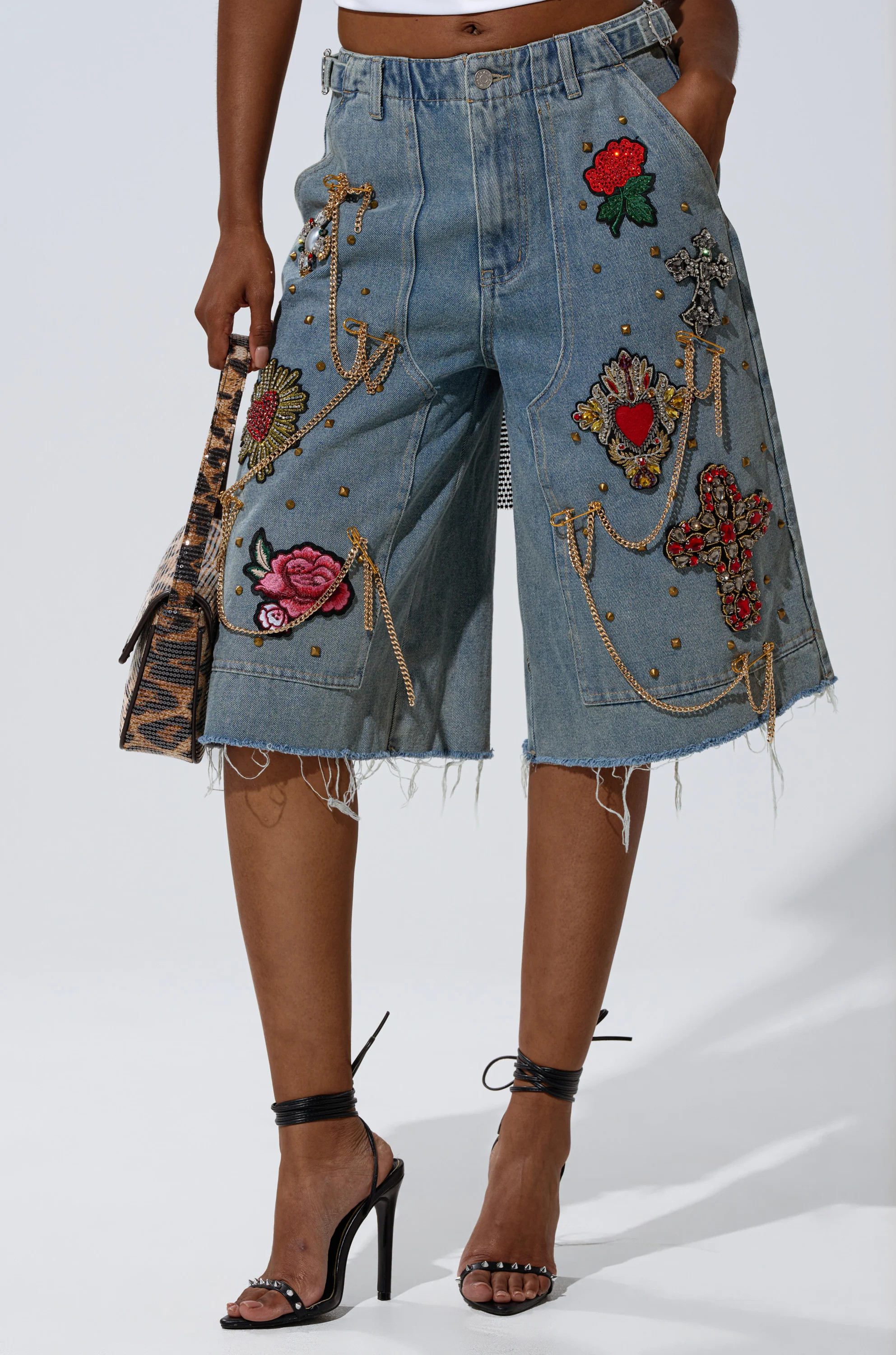 COOL GIRL LIKE ME BERMUDA SHORT | AKIRA