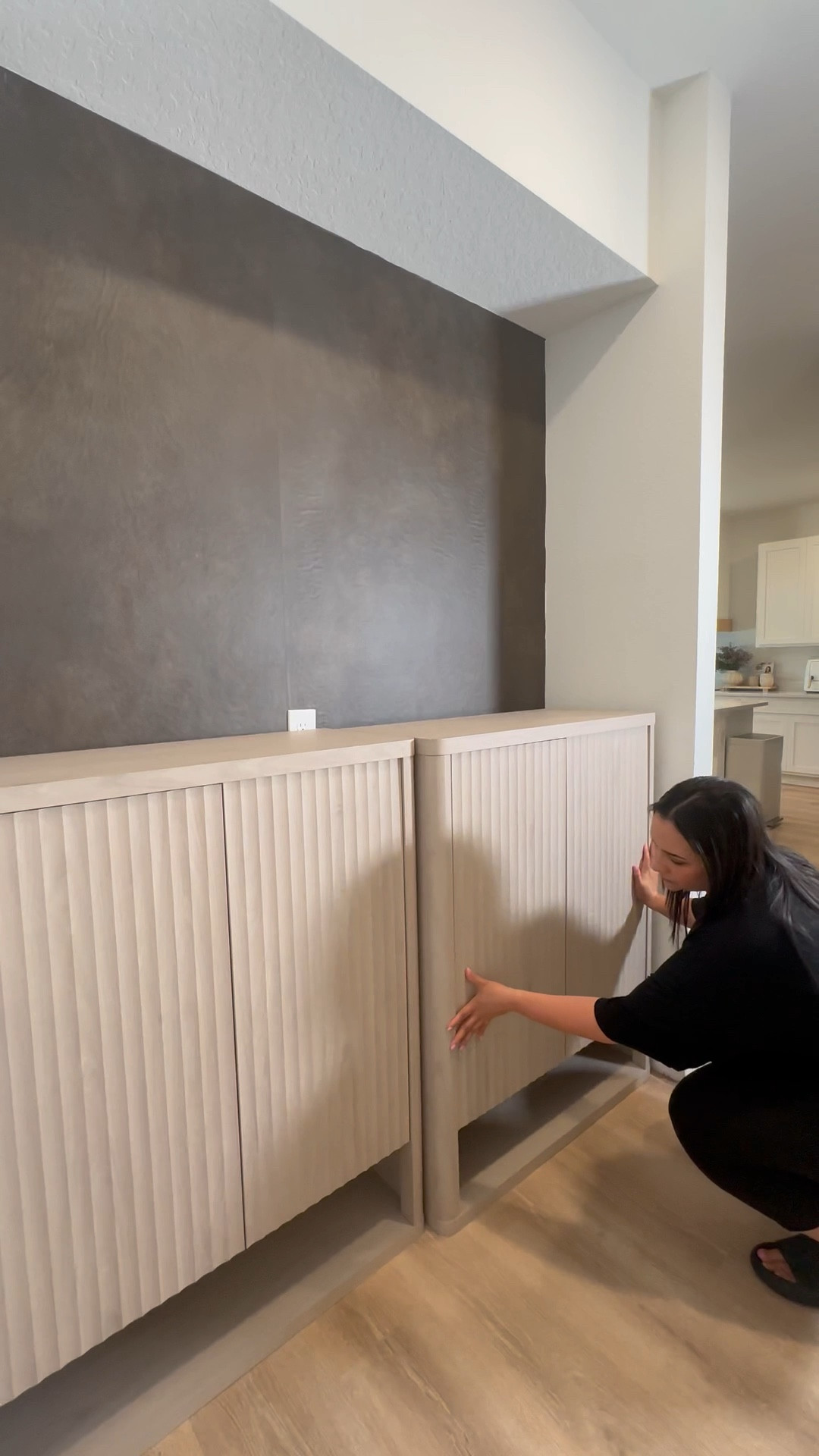 No more clutter by the front door! A stylish cabinet to store all your shoes 🙌❤️ 


Home
Spring refresh
Shoe cabinet 
Fluted cabinet
Shoe organizer

#LTKHome