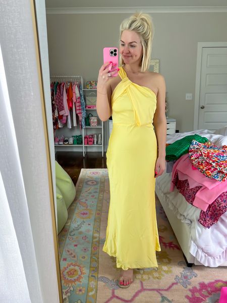 Kate Hudson yellow dress / butter yellow dress / how to lose a guy in 10 days dress / yellow midi dress / spring wedding guest dress 
Size: 2 

#LTKwedding #LTKfindsunder100