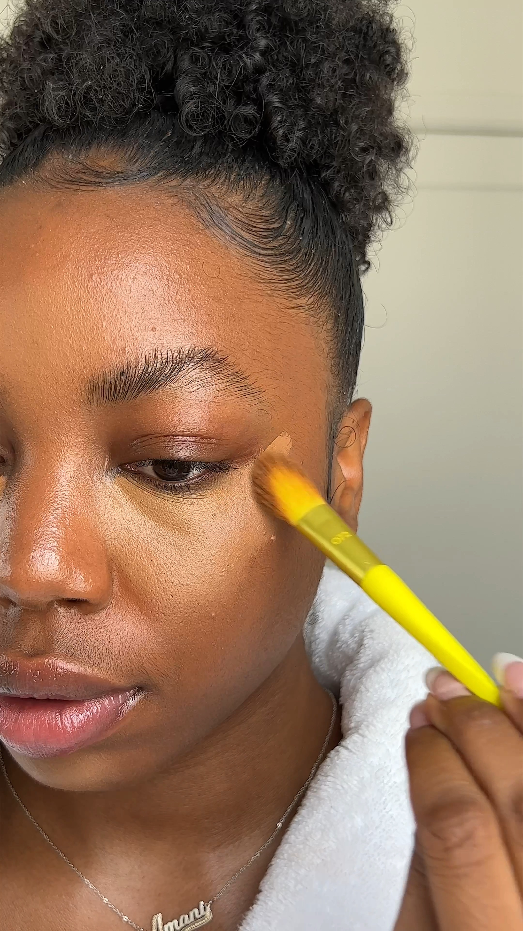 how-to get the perfect bright under-eye on brown skin: 
1. conceal with a few shades lighter than your complexion 

2. let concealer sit for 1 minute 

3. set concealer with setting spray 

4. apply loose setting powder first 

5. apply pressed powder second 

6. blend edges of concealer with complexion powder 

fin <3 

all products can be purchased at sephora :) 


#LTKbeauty