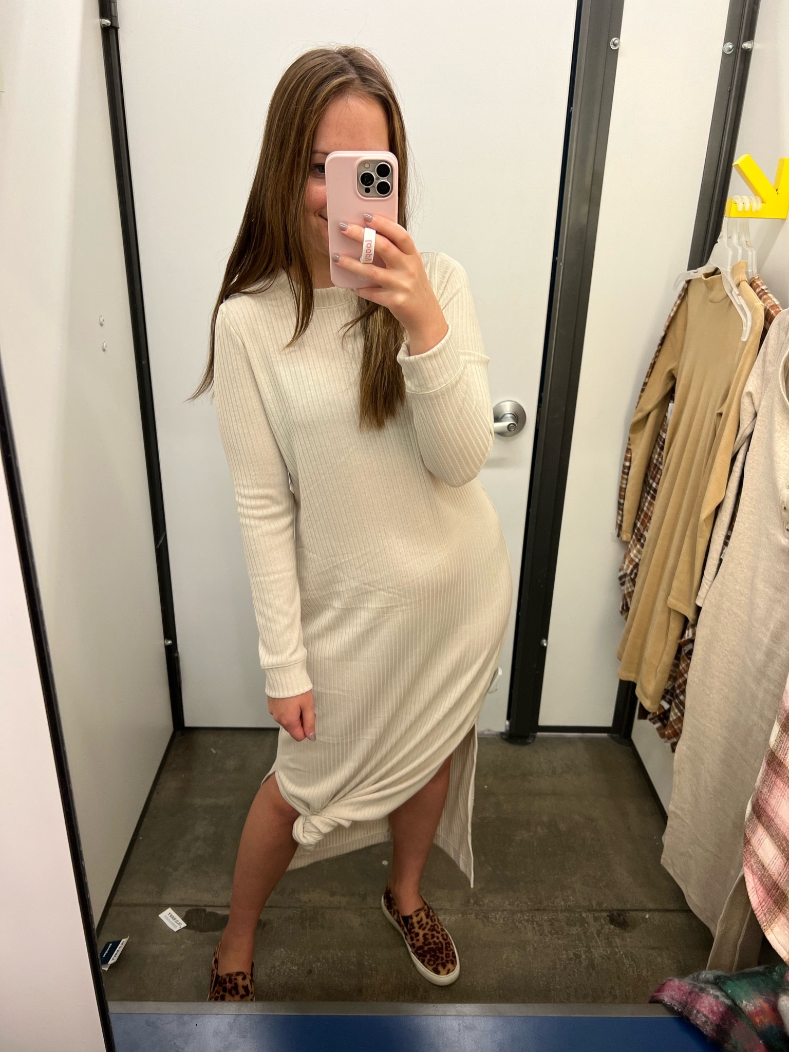 Get the ribbed look without the right fit! This dress is comfy and loose and can be worn long or knotted up. Great thanksgiving outfit!

Sizing: I sized up to a s


#LTKunder50 #LTKHoliday #LTKsalealert