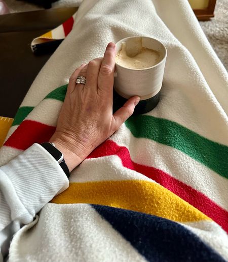 Coziness is …… 
This wonderful soft Bay blanket/throw.
It’s the perfect size to throw over you on a chilly day .   Washes up wonderful . Goes with any decor!  Just click on the link in my bio to grab yours today !   

Hudson’s Bay Throw 

#cozy
#soft
#throw
#warm
#sundays
#hudsonbay
