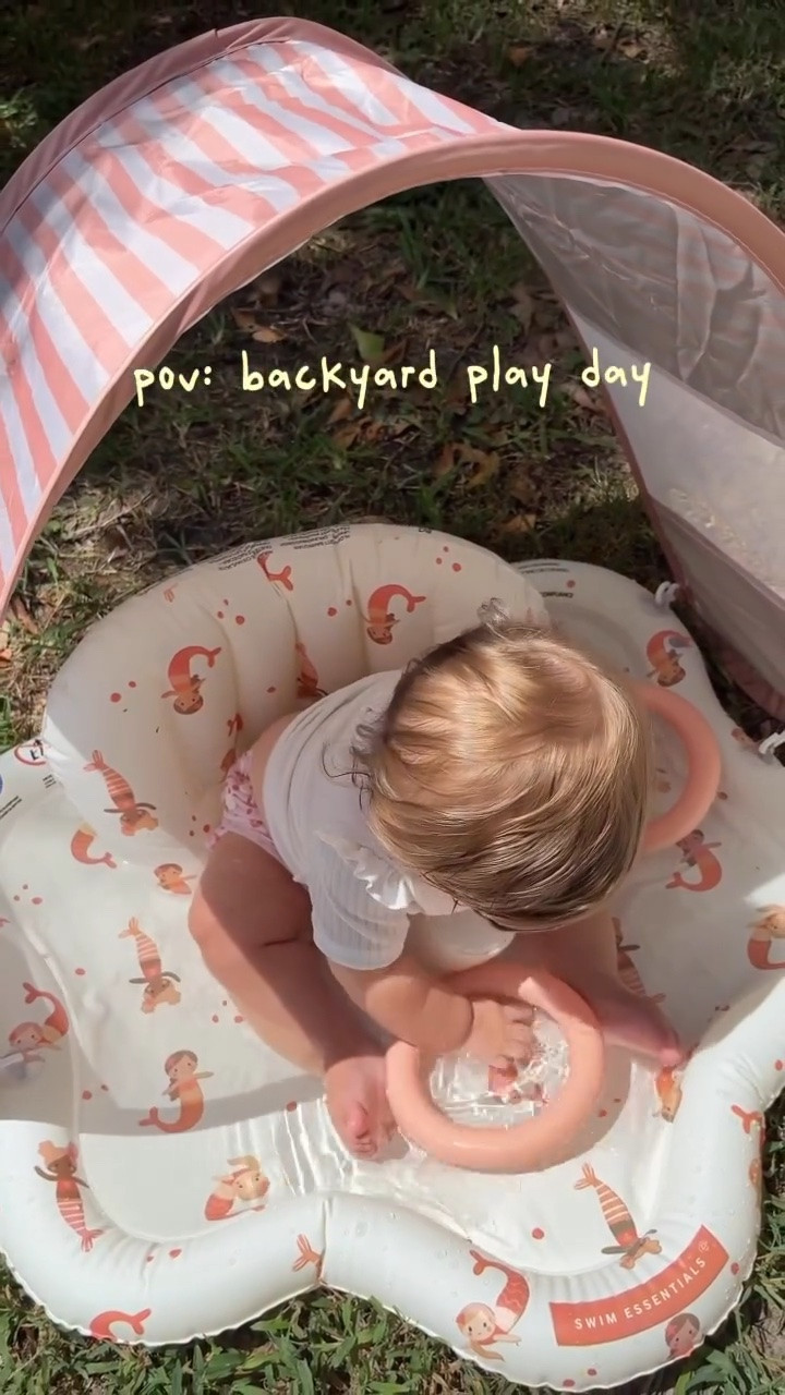 a summer backyard moment!🫧 the cutest hot day essentials! say SUMMER for all 🔗’s! everything is on sale + use code KENZIELINN10 for an extra 10% off! 🌸👏🏼 #outdooractivities #backyardpool #summeractivitiesforkids #babypool