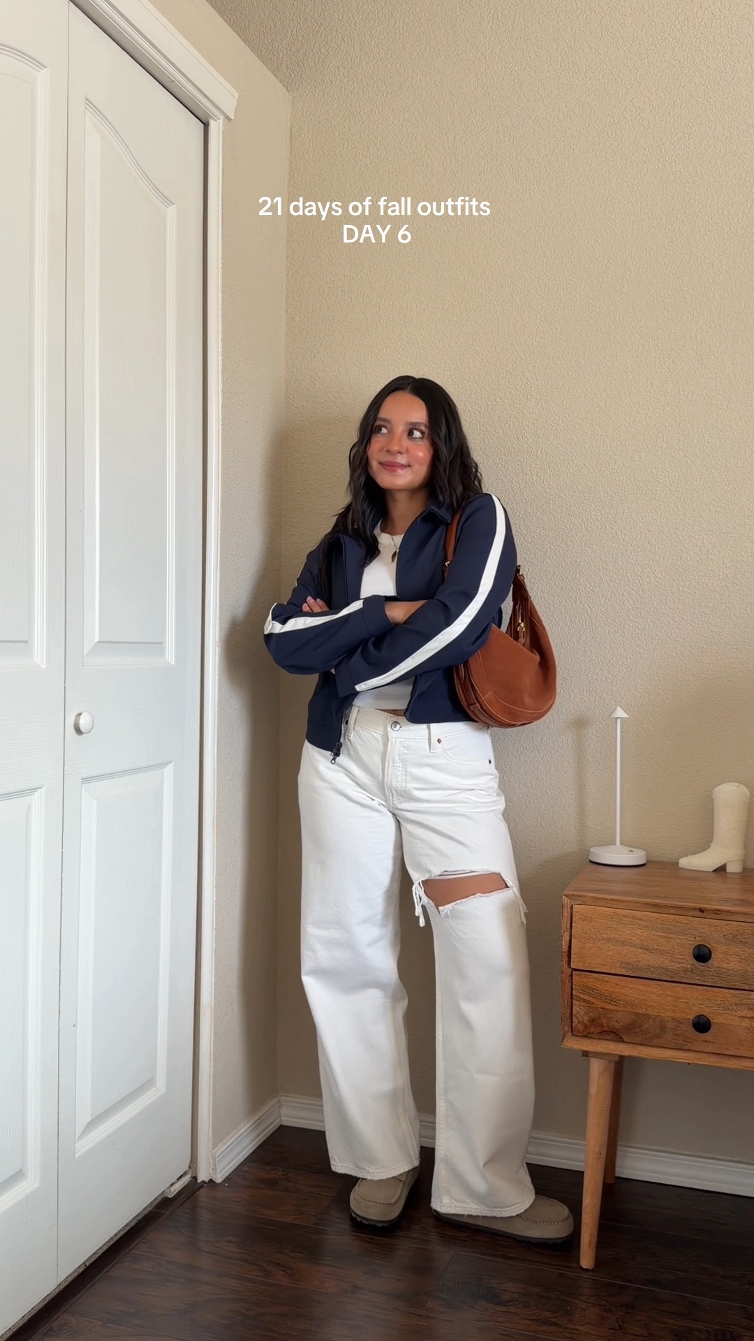 white jeans for fall☕️🍁 — wearing jeans in size 2/26s in curve love + top in size x-small + jacket in size small 

#LTKSeasonal #LTKStyleTip #LTKPetite