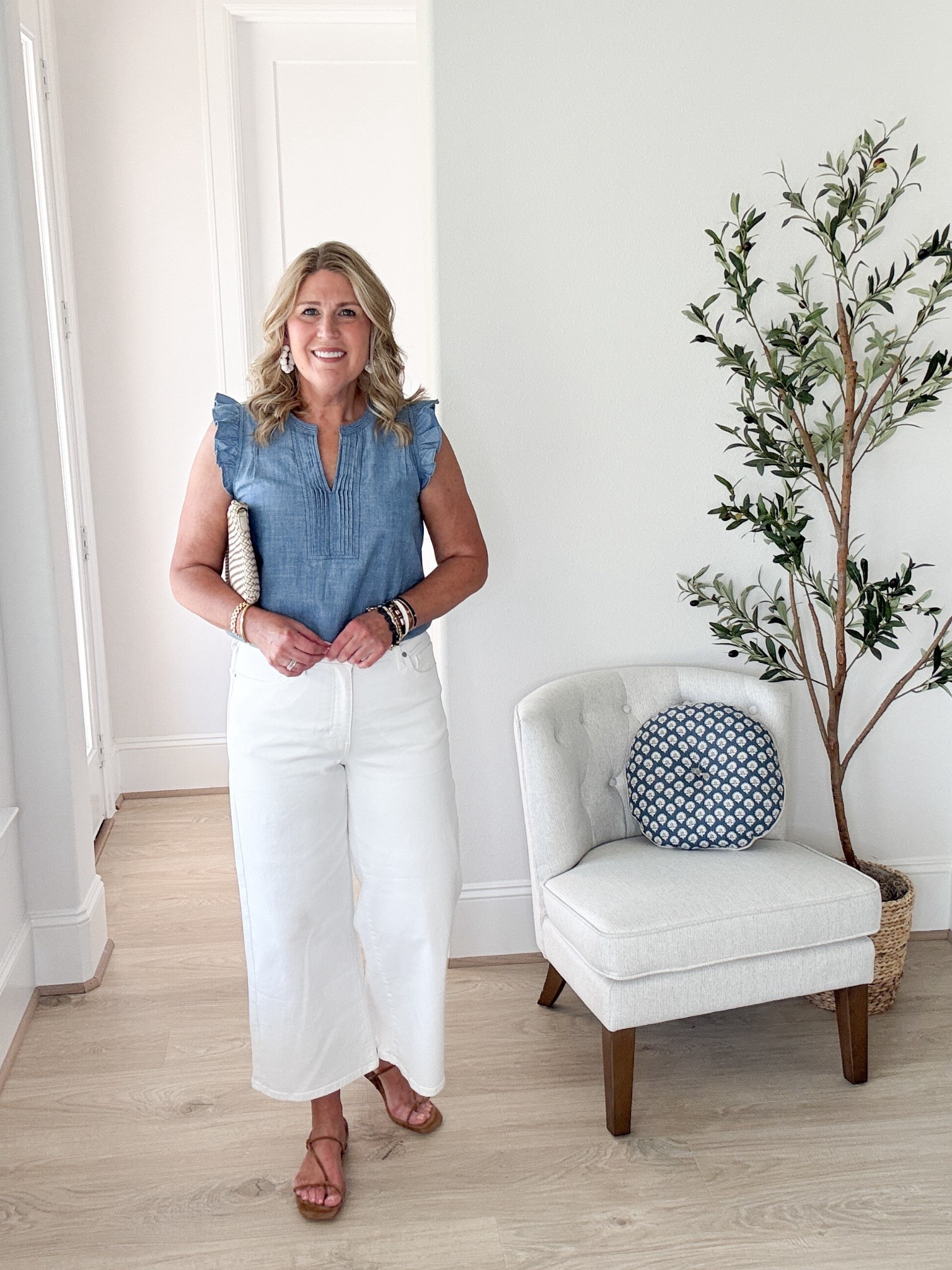 Top runs true to size
Denim are cropped wide leg. They run treat size. They are very stretchy.
I always size up one in white jeans.

#LTKOver40 #LTKootd #LTKSeasonal