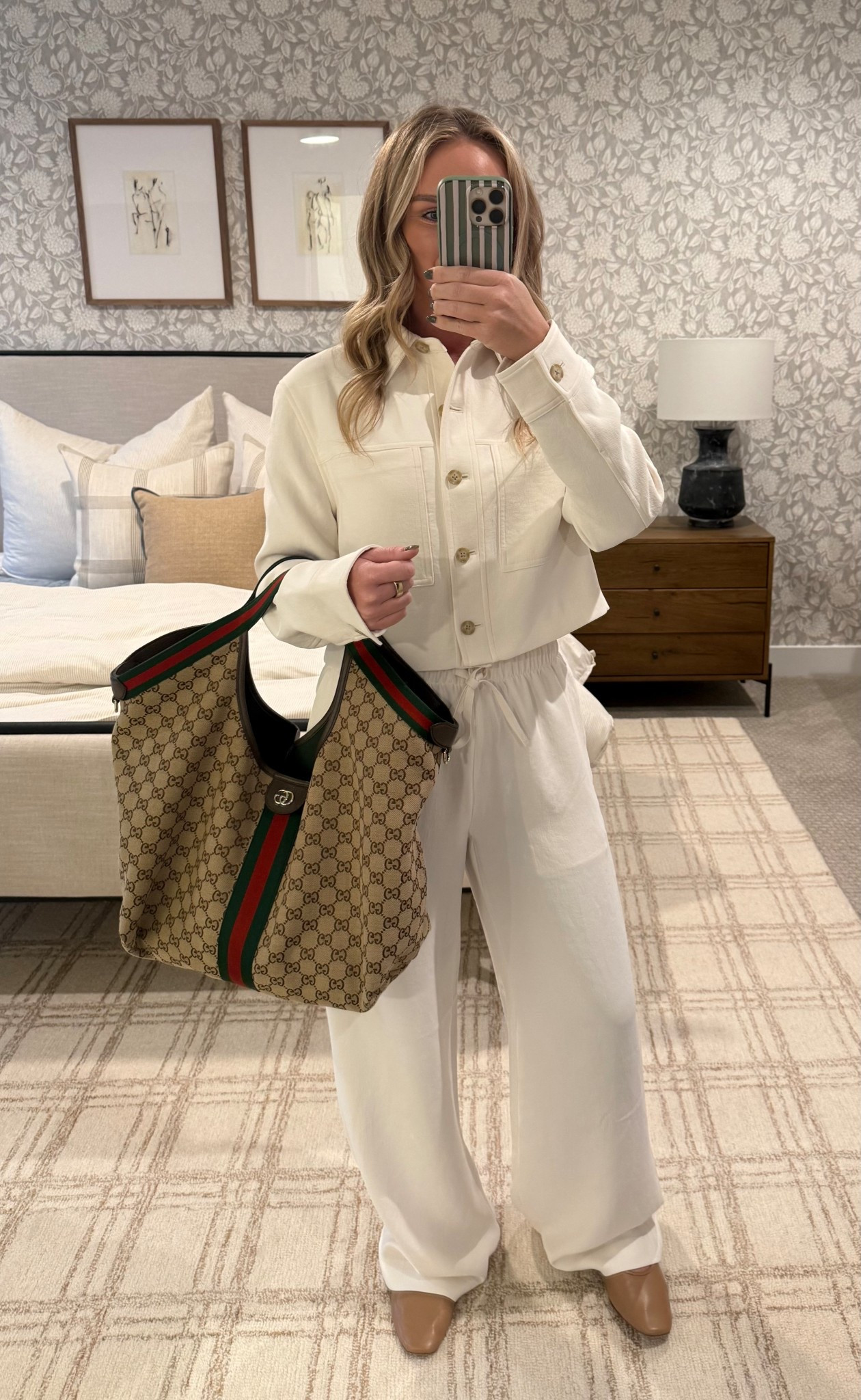 Obsessed with Aritzia set 🤍 Not to mention these pants come in Tall, Regular AND Short😊

#Aritzia #OOTD #LTKStyle #NeutralOutfit #MonochromeLook #ElevatedBasics #LTKFashion #WorkOutfit #BusinessCasual #AllWhite #MatchingSet #Gucci #Vince #FallFashion


#LTKootd #LTKWorkwear #LTKPetite