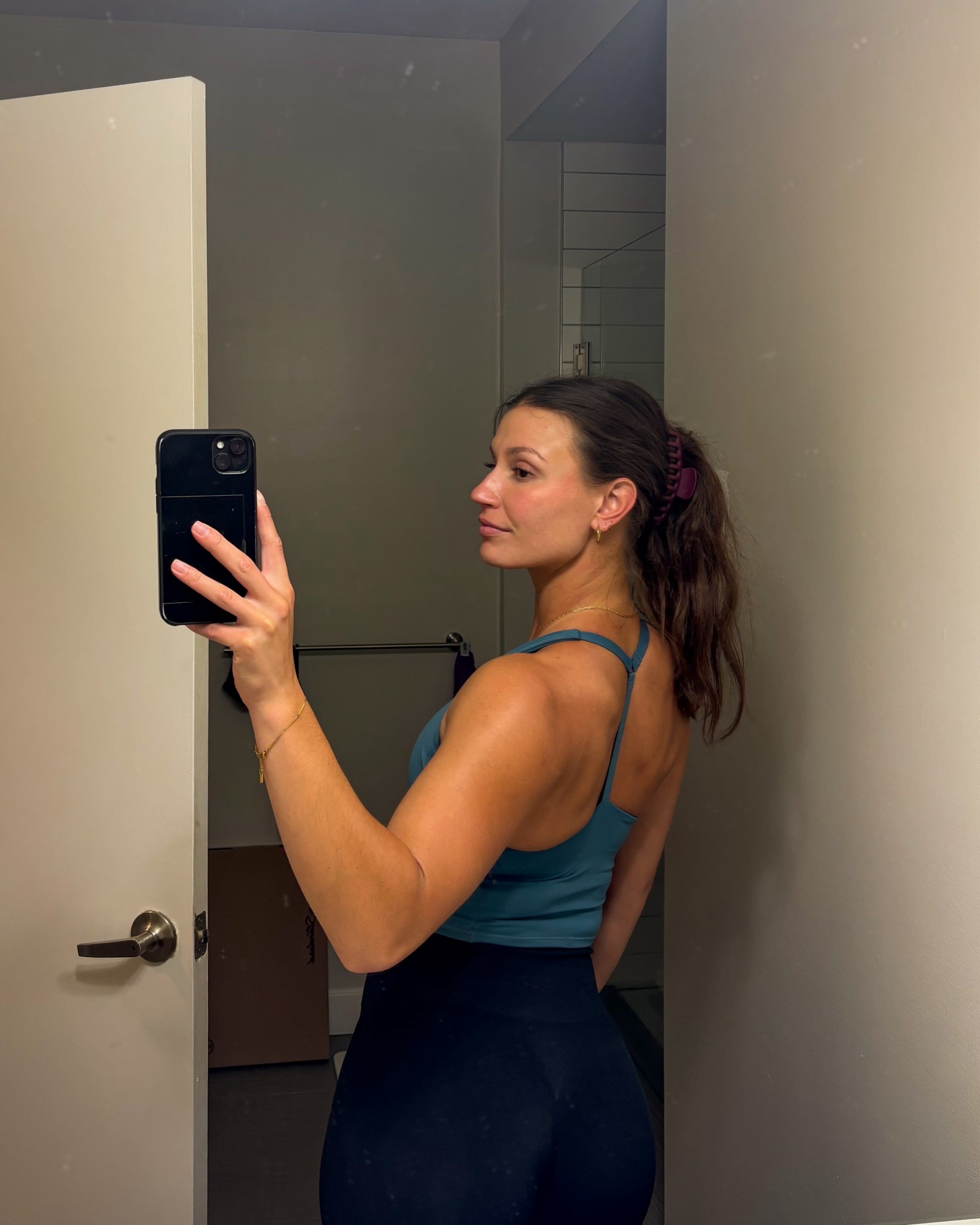 effortlessly leggings: medium
timeless mid crop vest: small



#LTKStyleTip #LTKActive