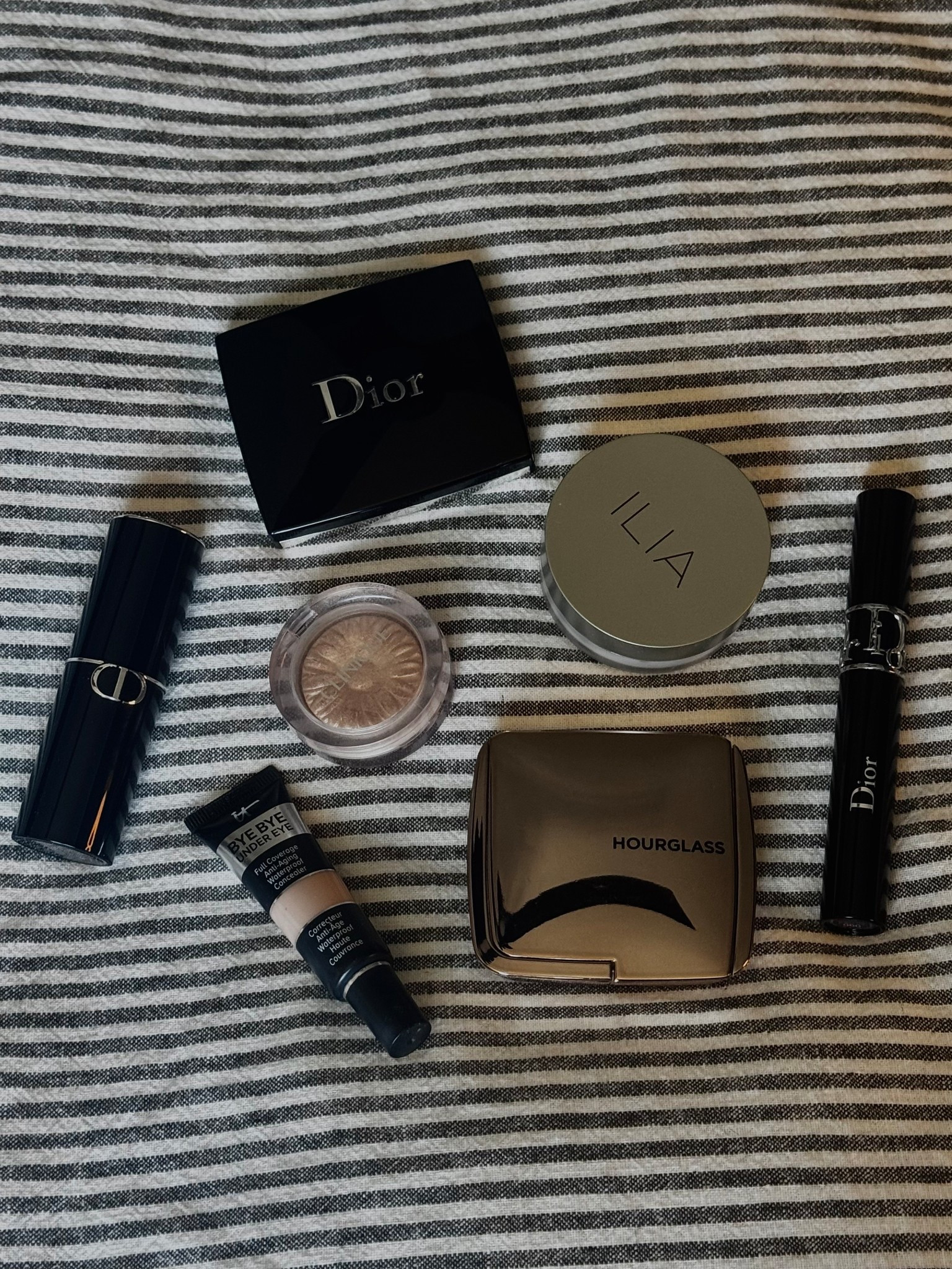 Makeup of the day

Dior stick foundation in 2.5N
Dior Rouge blush in 457
Dior Mascara in 090
It Cosmetics concealer in 14.5N
Clinique cheek pop in golden celebration
Hourglass ambient bronzer in nude bronze light 

#LTKBeauty #LTKWatchNow #LTKU