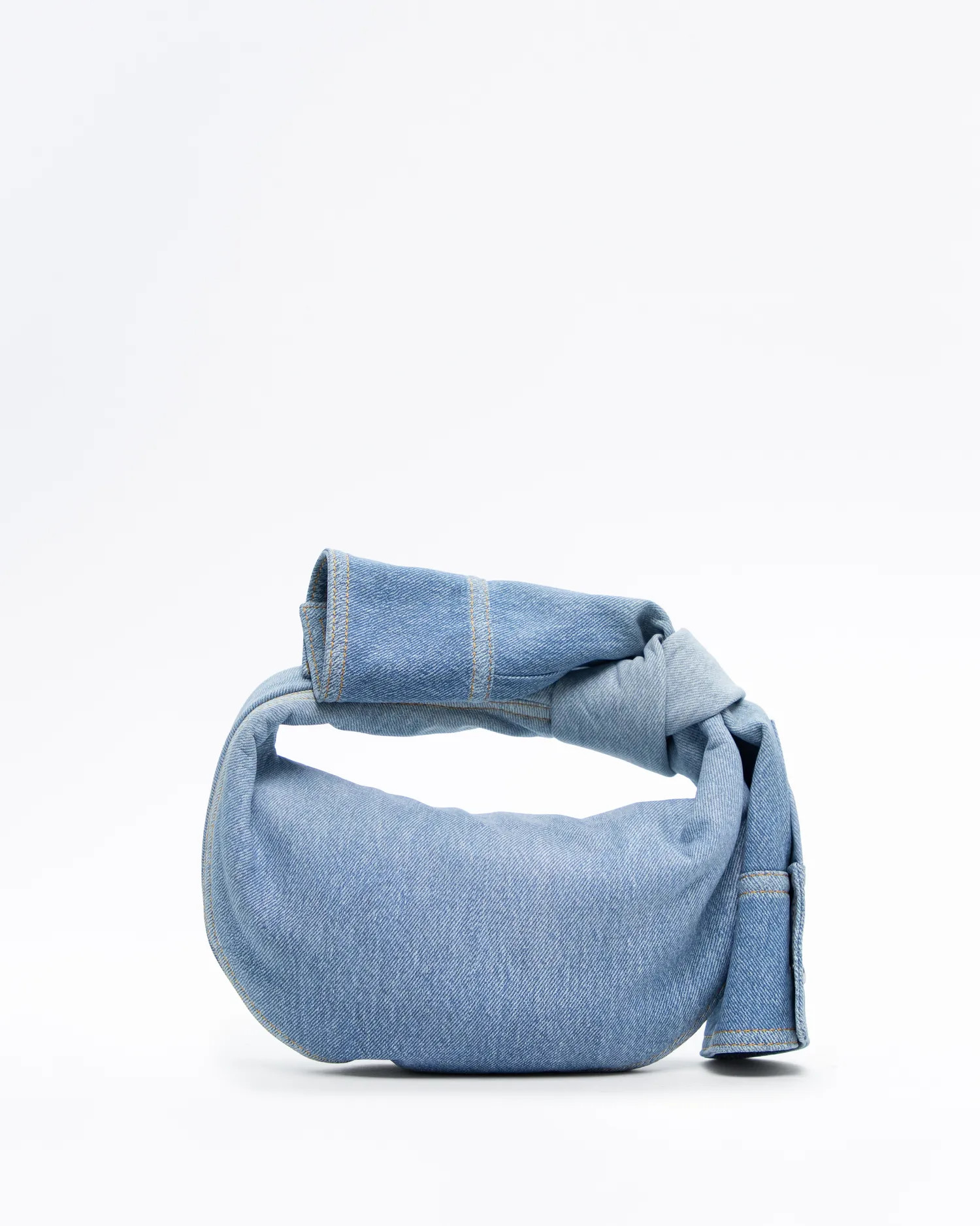 HomeHow It WorksClub PerksApply nowMerch Shop | Vivrelle