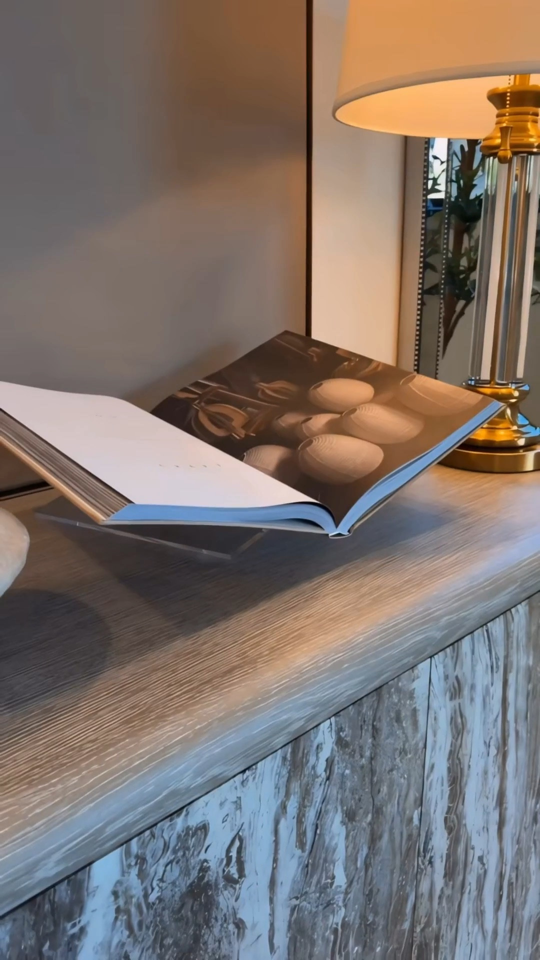 I love my decorative books! So I had to buy this book stand to shaowcase their aesthetic! And I love it 😍 the book stand is alcryclic and clear so it looks like it’s floating! 🥰

Book stand 
Decorative book stand 
Neutral home decor 
Modern home decor 
Book stand aesthetic 
Cozy and aesthetic office decor 
Amazon Home Decor 
RH Inspired Home Decor 

Summerthompsonstyles 

 #LTKU #LTKHome #LTKSaleAlert