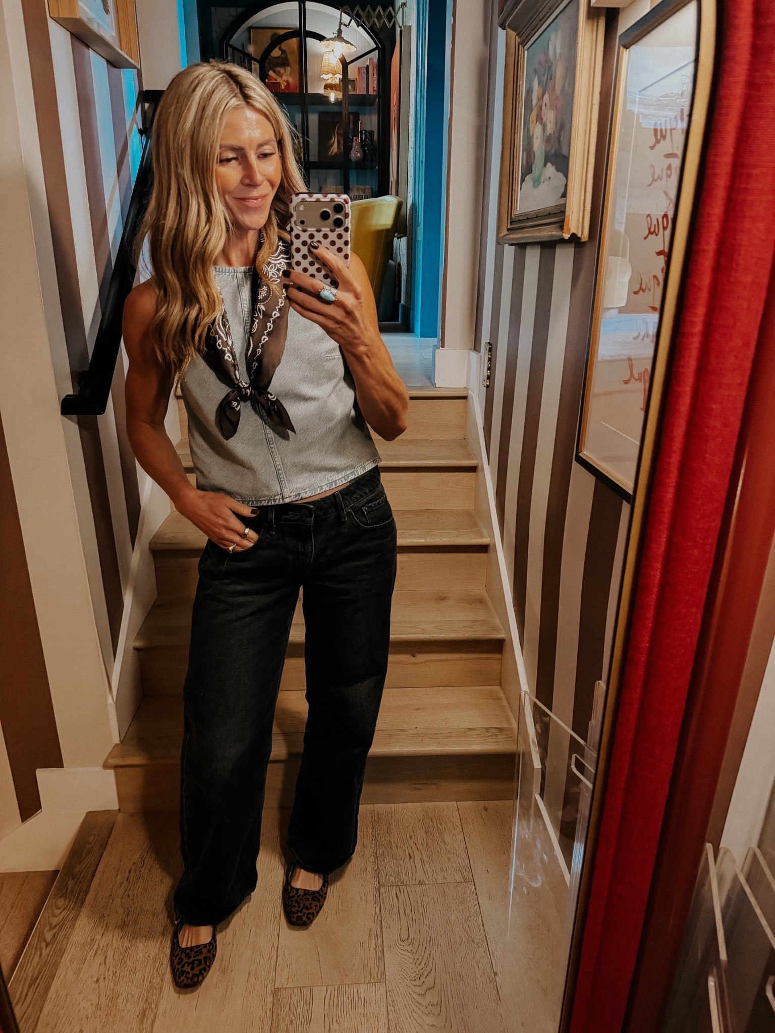 •small in top (reg size)
•jeans in 27x30 (I sized up)