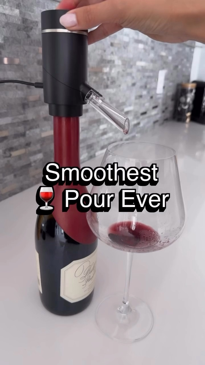 Okay wine 🍷 lovers… this might be the smoothest pour ever 😍 who wants the link? 🔗