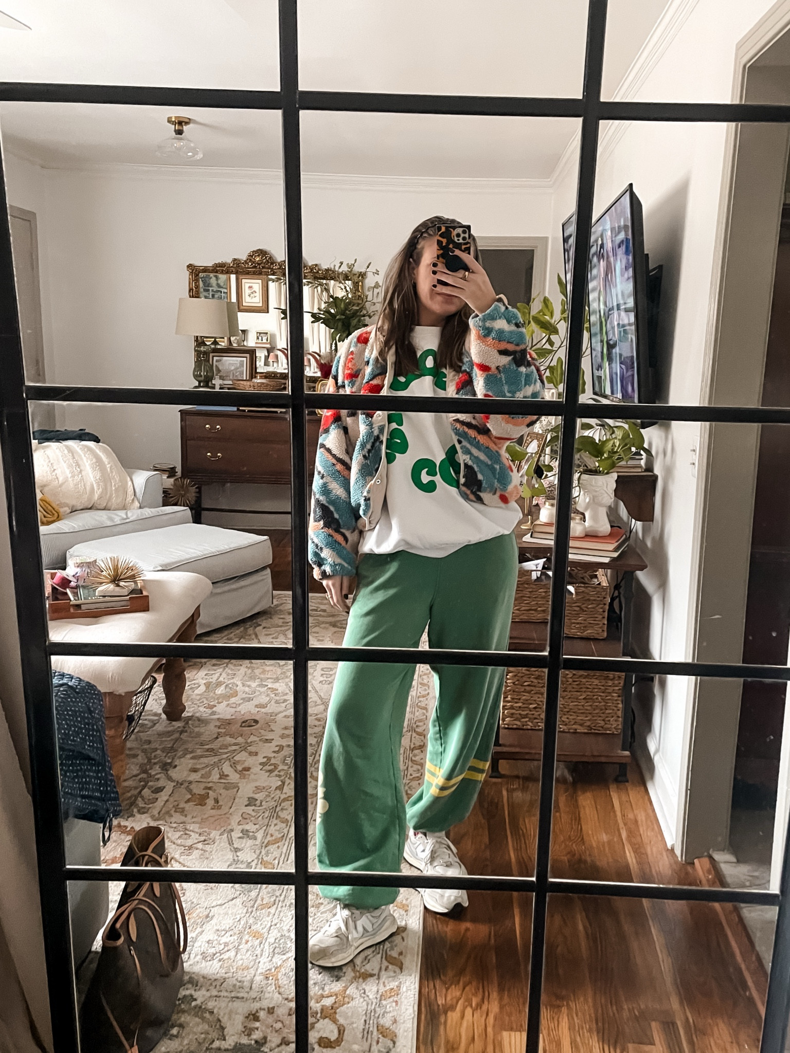 snow day attire❄️

#loungewear #freepeoplemovement #sweatpants 


#LTKHome #LTKFindsUnder100 #LTKStyleTip