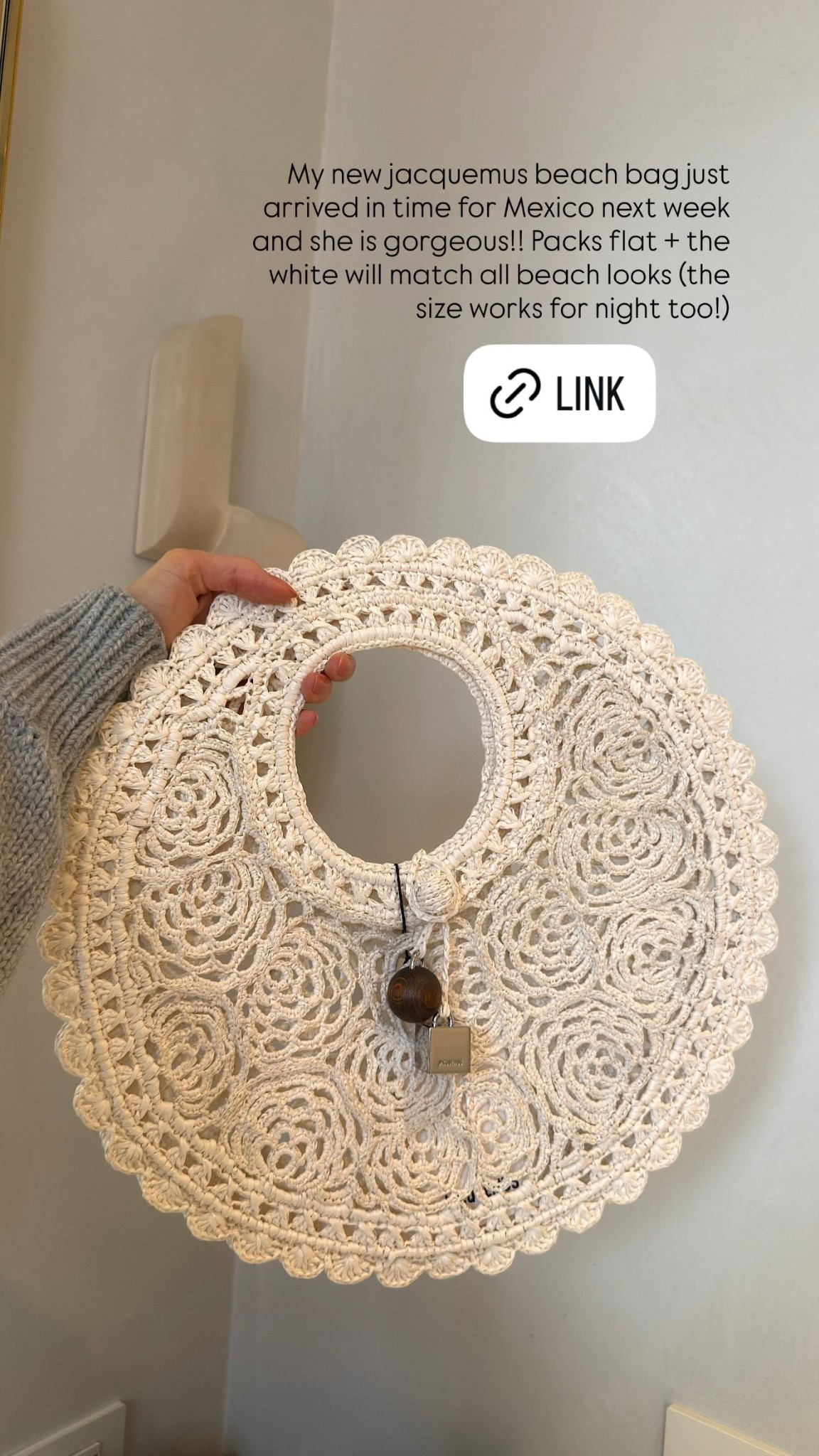 My new Jacquemus beach bag arrived just in timee