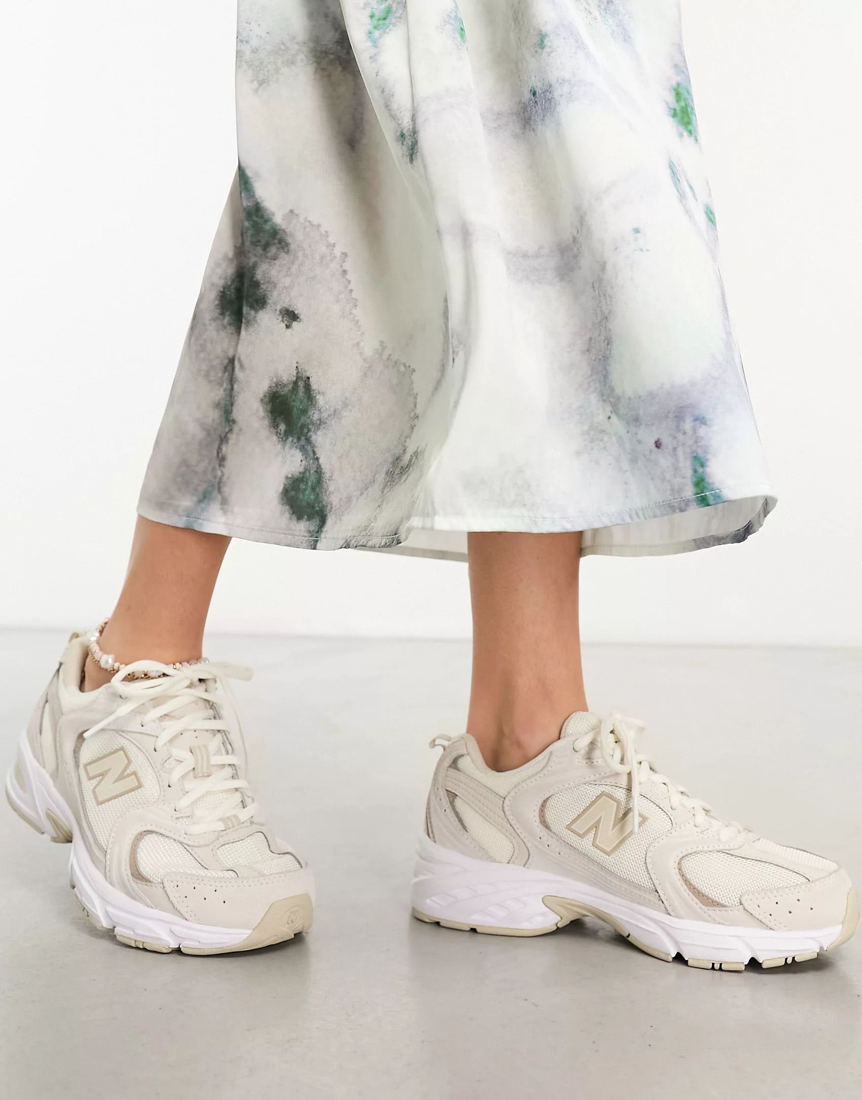 New Balance 530 trainers in off white | ASOS (Global)