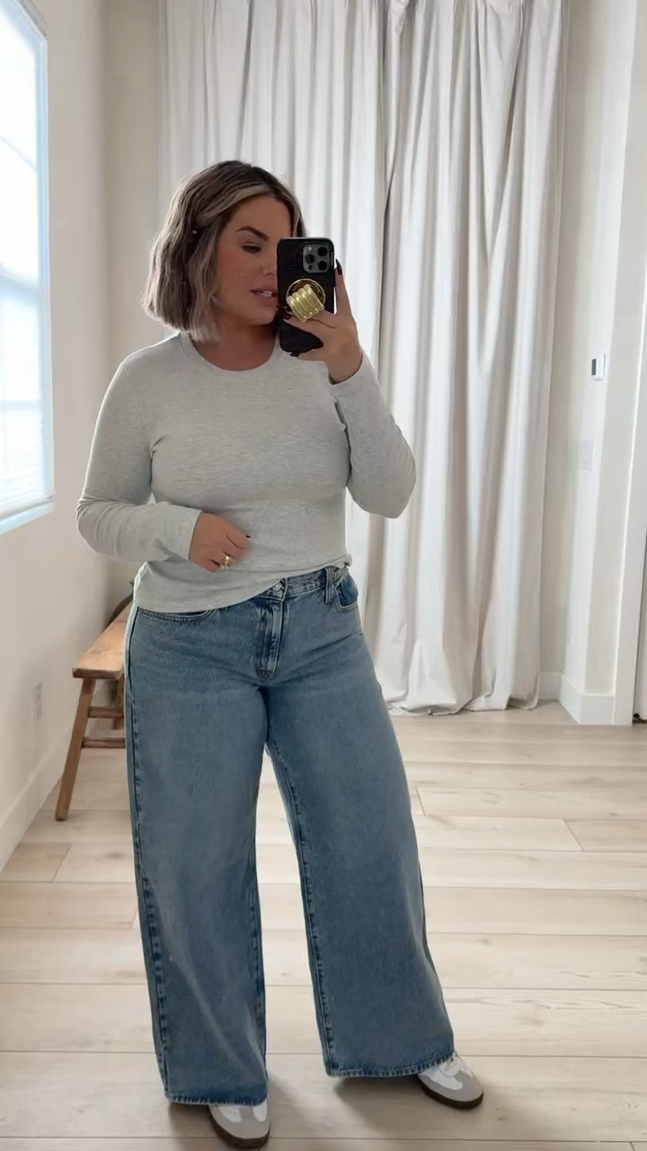 Top L
Jeans size up in a 32