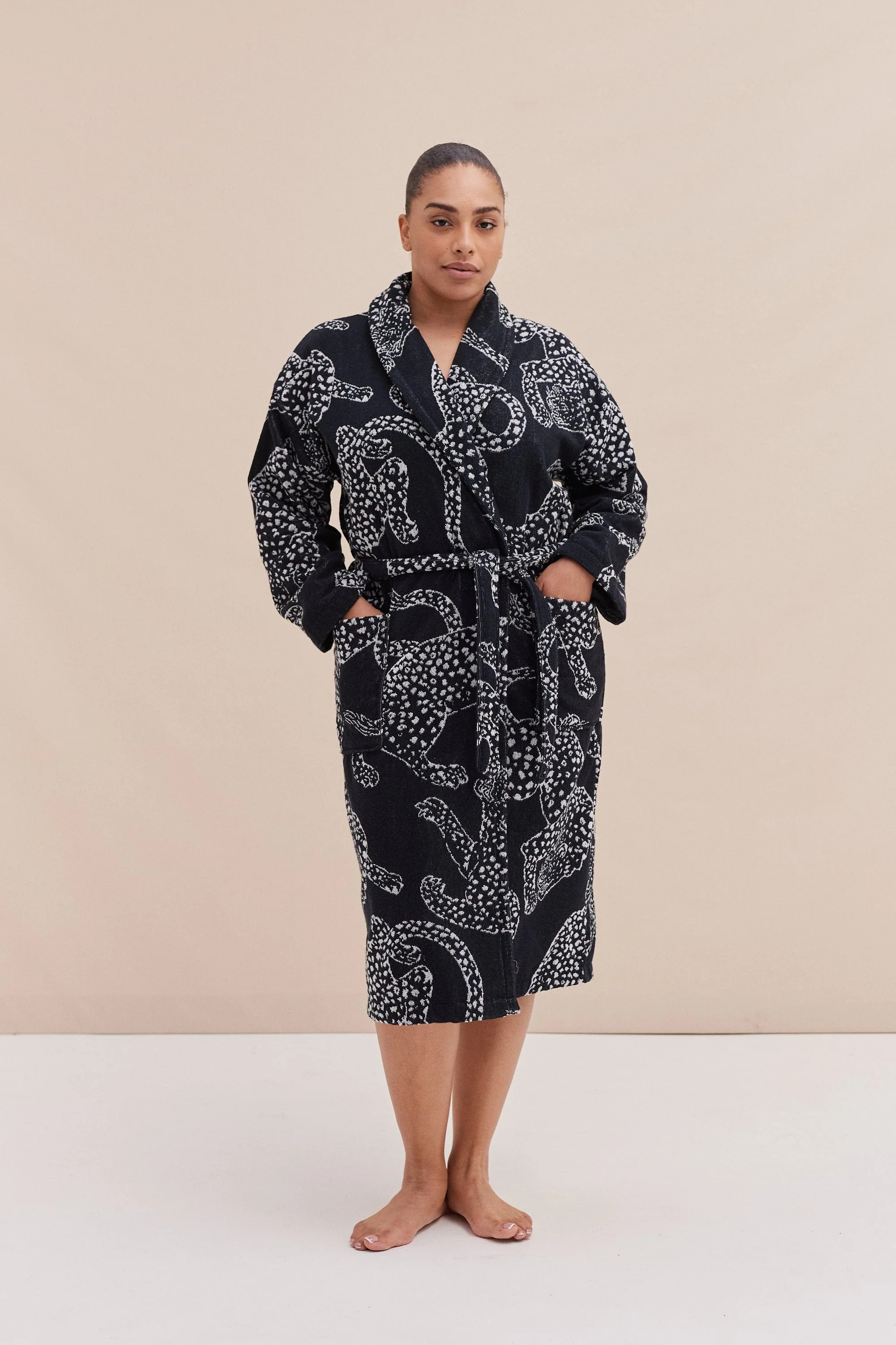 Unisex Towel Robe Jag Print Black | Desmond & Dempsey