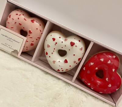 Cupcakes & Cashmere VALENTINES Table Top Tiered Tray Decor Heart Doughnuts new w | eBay US