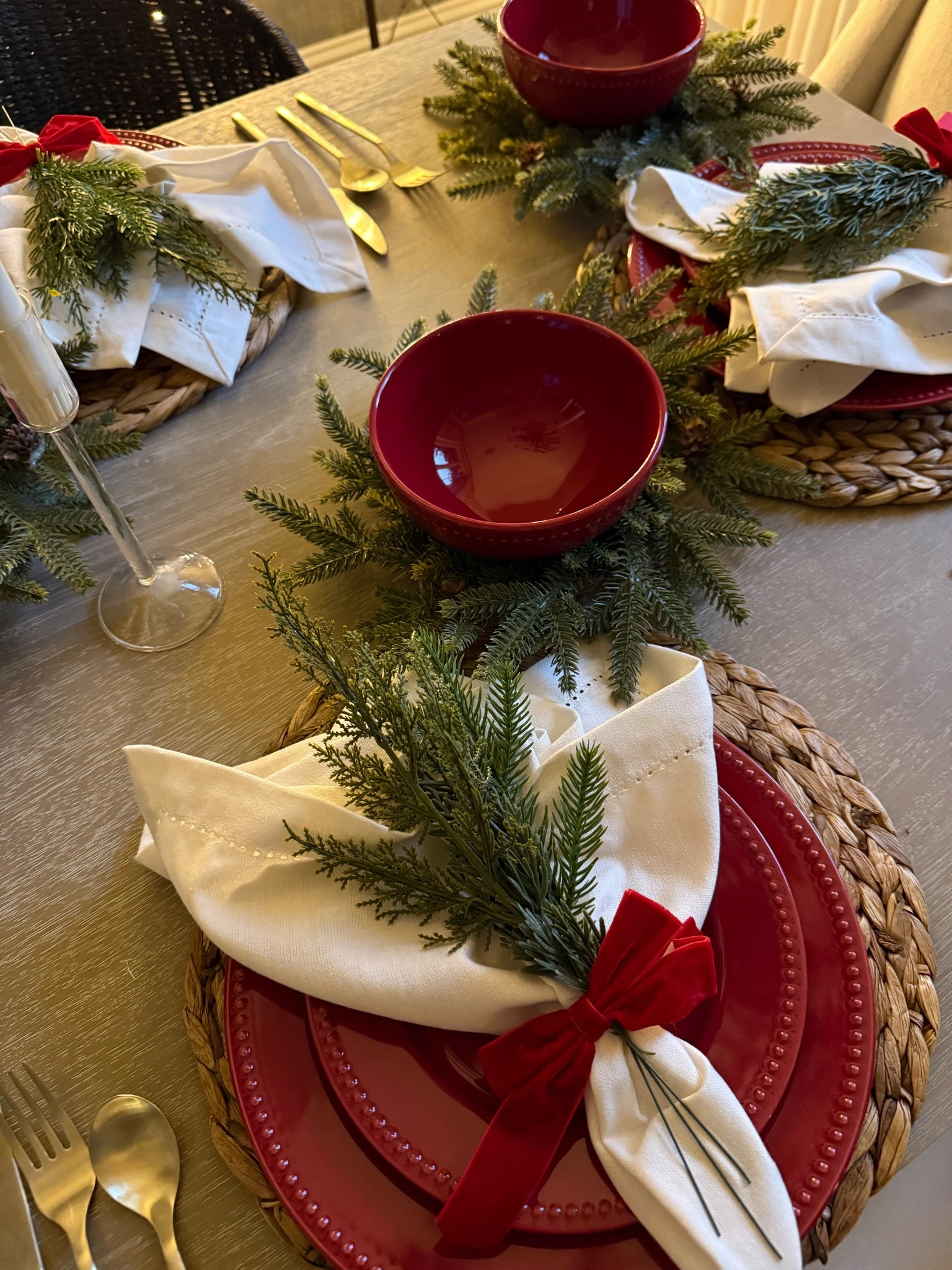 Budget friendly holiday table setting 

#LTKHome #LTKFindsUnder50 #LTKHoliday