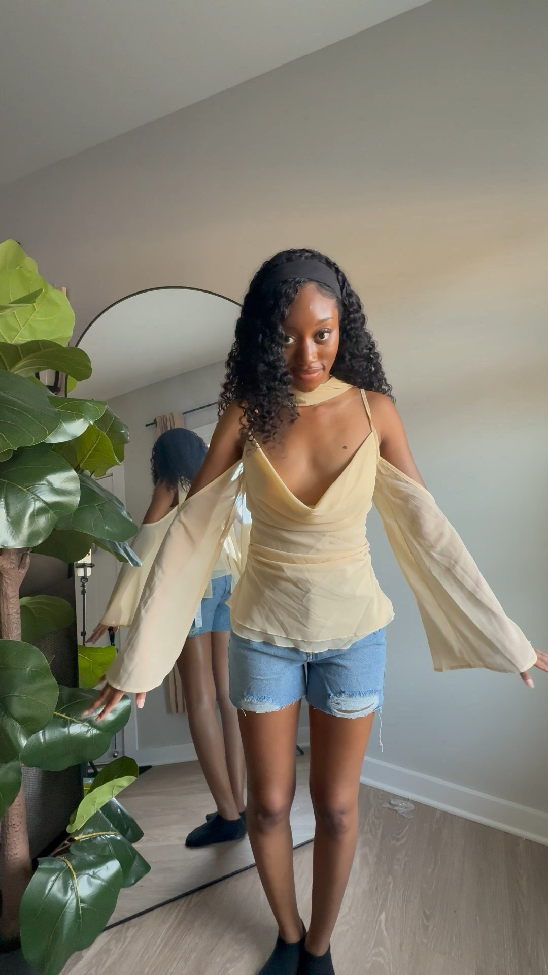 Cream summer top sprint top v cut flowy spring shirt outfit inspirationn

#LTKStyleTip