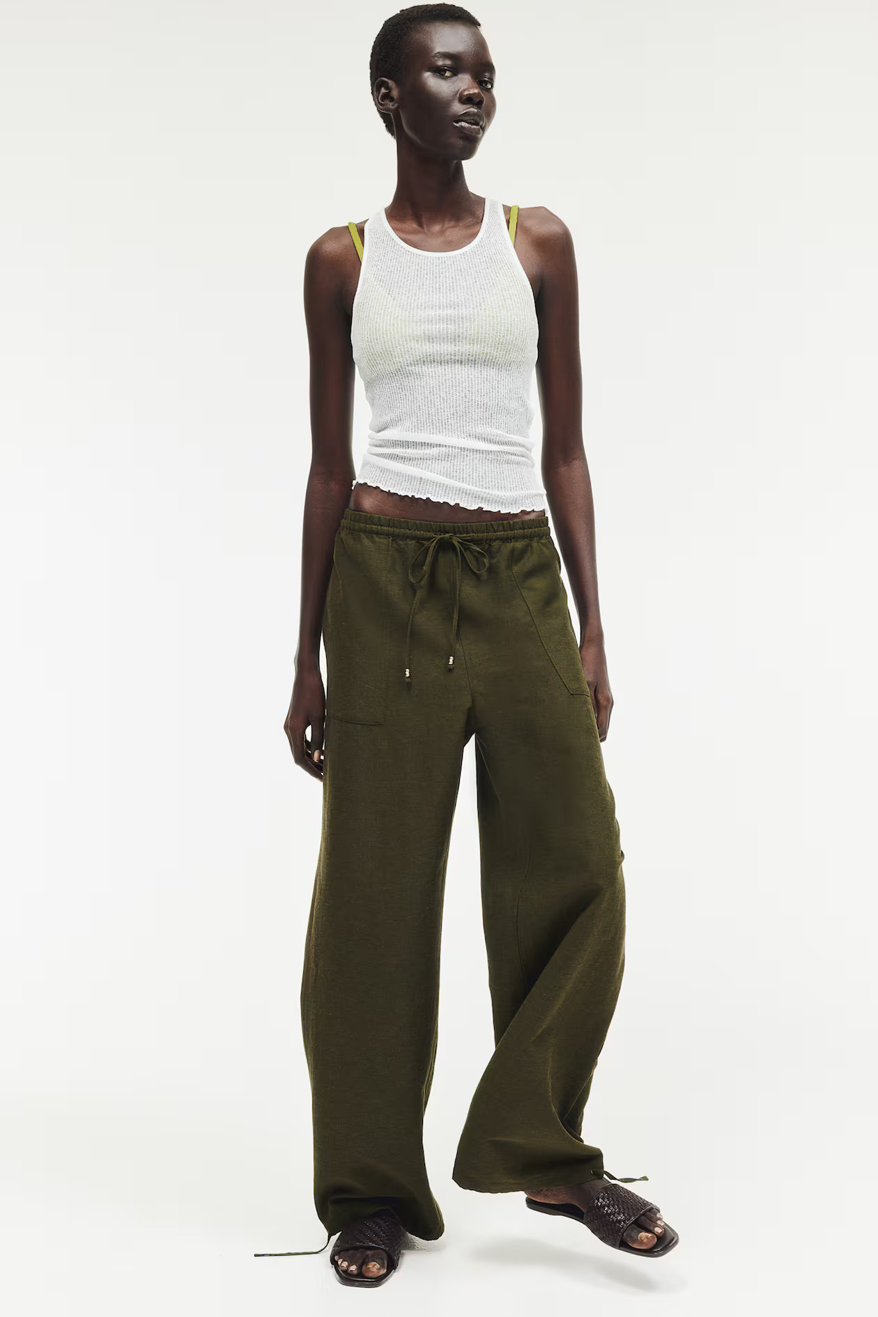 Linen-blend pull-on trousers - Dark khaki green - Ladies | H&M GB | H&M (UK, MY, IN, SG, PH, TW, HK)