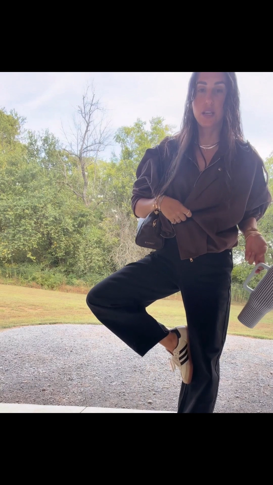 Finally got my hands on the black pair of my FAVE target jeans !! SO SO GOOD 

pants: 4 
Top: medium 
Jacket: medium 

Dressupbuttercup.com #dressupbuttercup #dederaad

#LTKootd #LTKmomlife #LTKSeasonal
