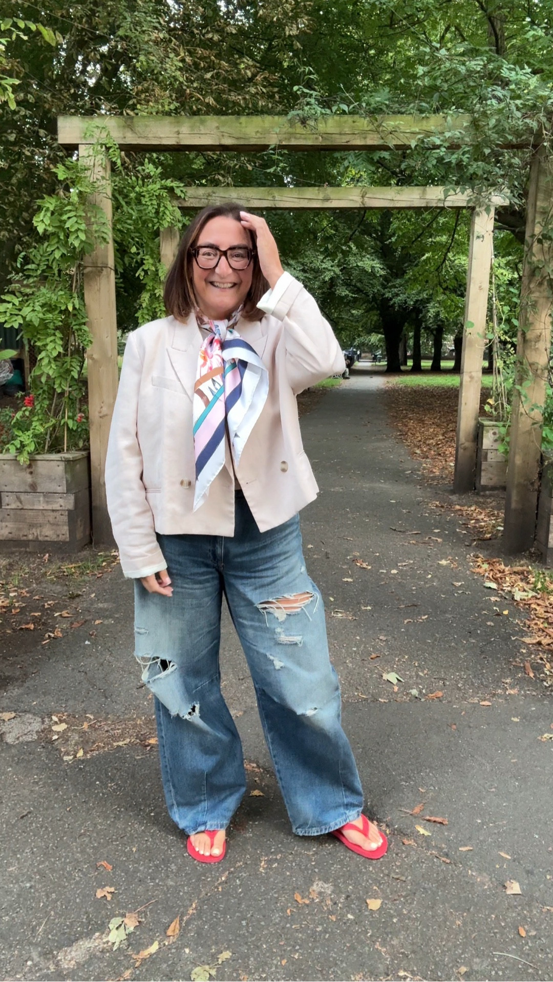 Autumn and fall outfit inspo
Walking the dog 
Ripped jeans outfit
Holland Cooper scarf
Balloon jeans
Barrel leg jeans
Zara jeans
Cropped blazer


#LTKautumn #LTKeurope #LTKuk