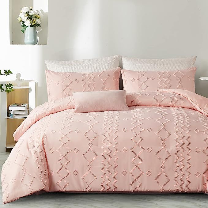 Amazon.com: MEEYA Tufted Pink Comforter Set Queen, Geometric Boho Queen Bedding Comforter, 3 Piec... | Amazon (US)