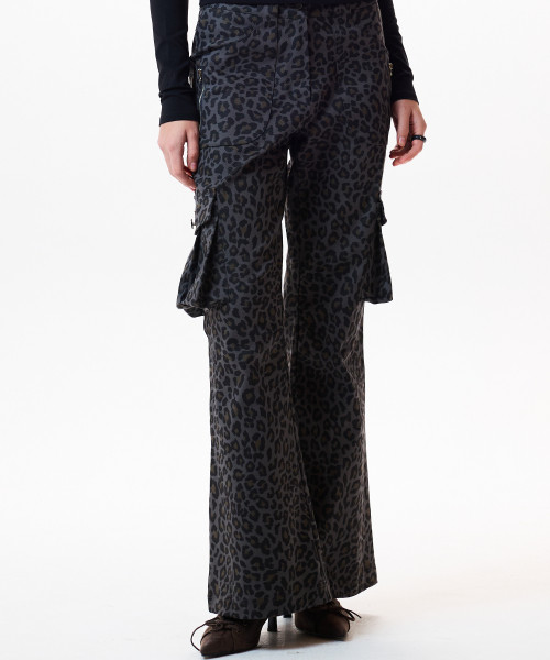 MUSINSA | LUV IS TRUE IM CARGO BOOTSCUT PANTS(CHARCOAL) | Musinsa Global