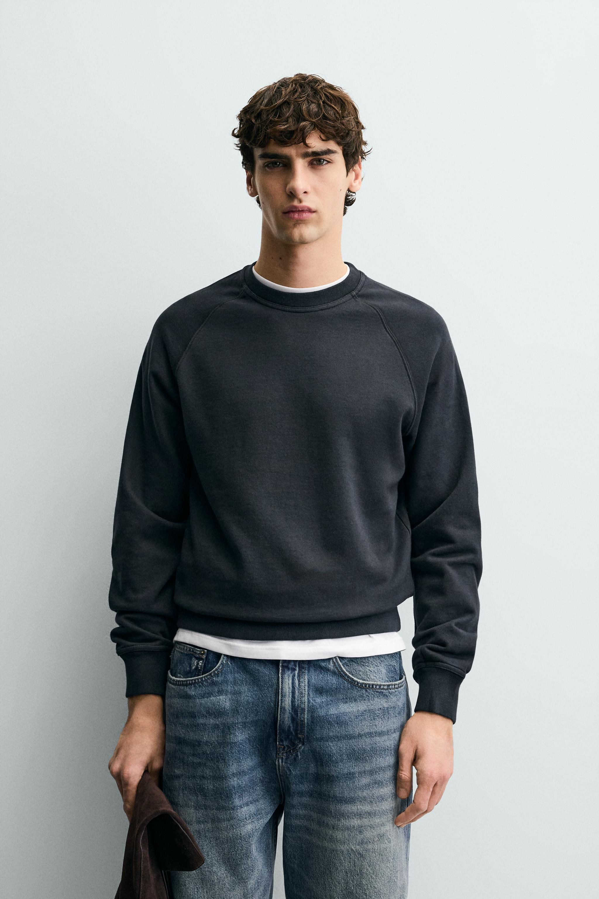 BASIC WASHED CREWNECK SWEATSHIRT | Zara US