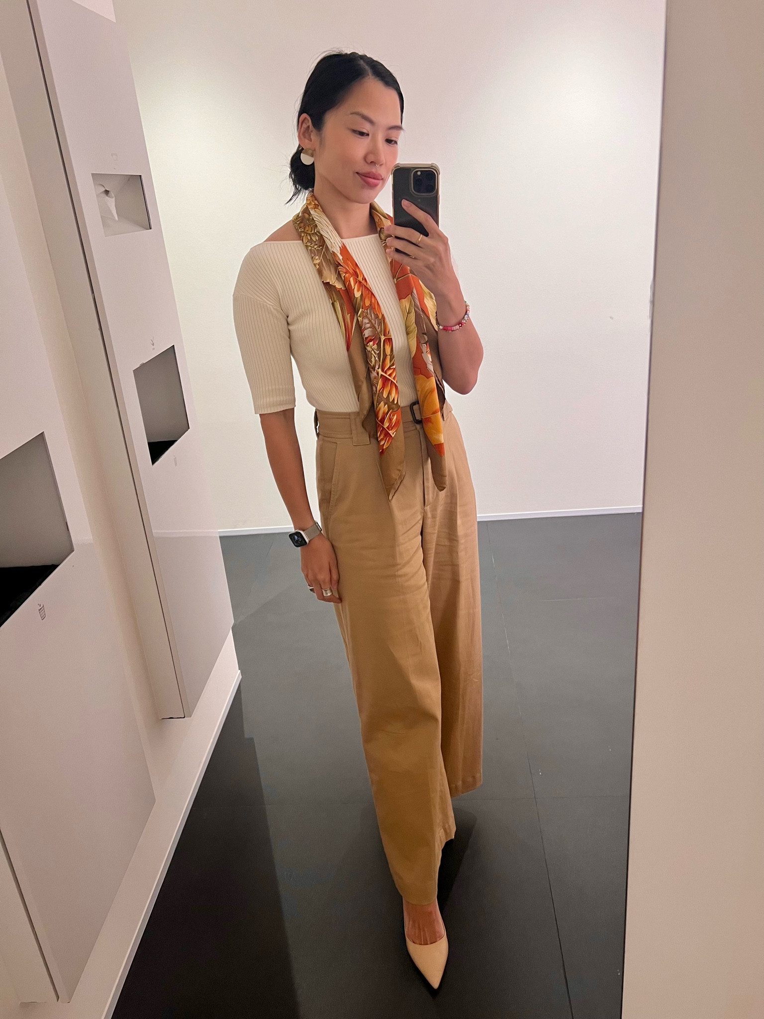 Life as a corporate girlie. 
Top and trousers from Weekend Max Mara
Heels Prada
Scarf vintage Salvatore Ferragamo 

#LTKWorkwear