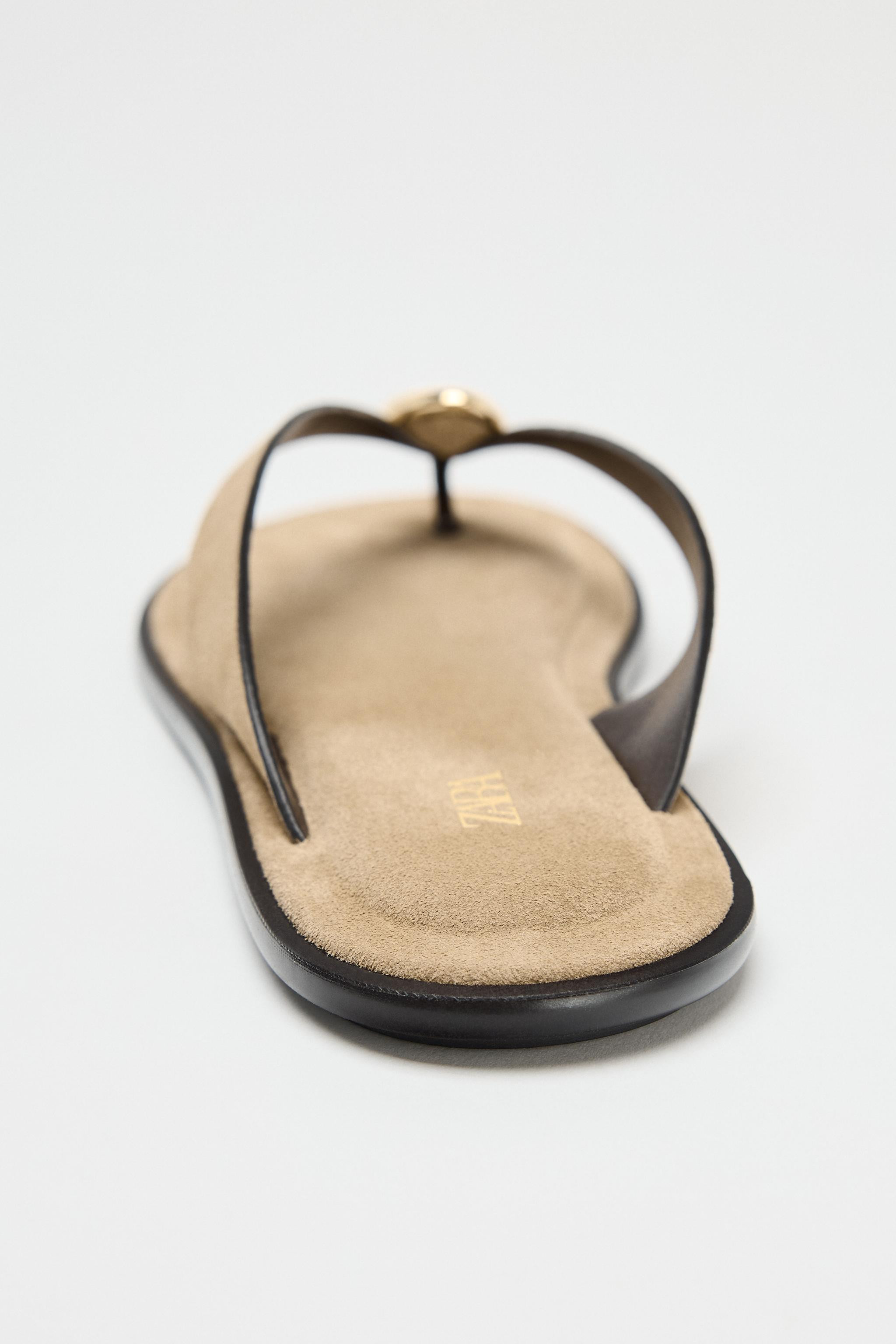 FLAT SUEDE SANDALS WITH METALLIC ORNAMENT | Zara US