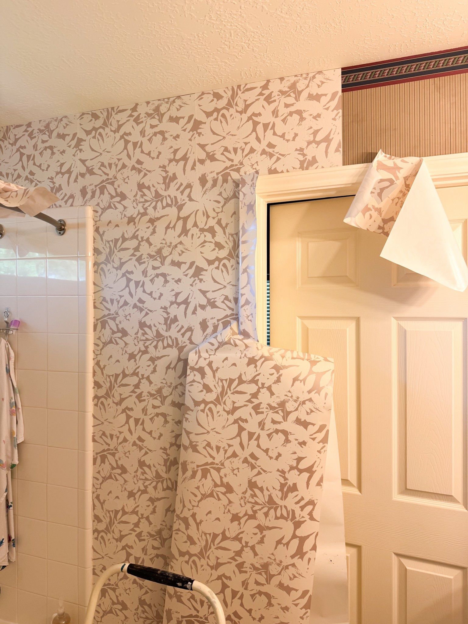 Will I finish this #wallpaper or will it finish me? 🤪 

I started this before the baby was here and I manage to hang one piece ever other week. Yes, wallpapering over wallpaper is a crime that deserves the harshest punishment but we plan to renovate this bathroom at some point. This is a temporary fix to cover the 90s wallpaper and give Elowen a cute place to bathe at night. 

#LTKBaby #LTKHome