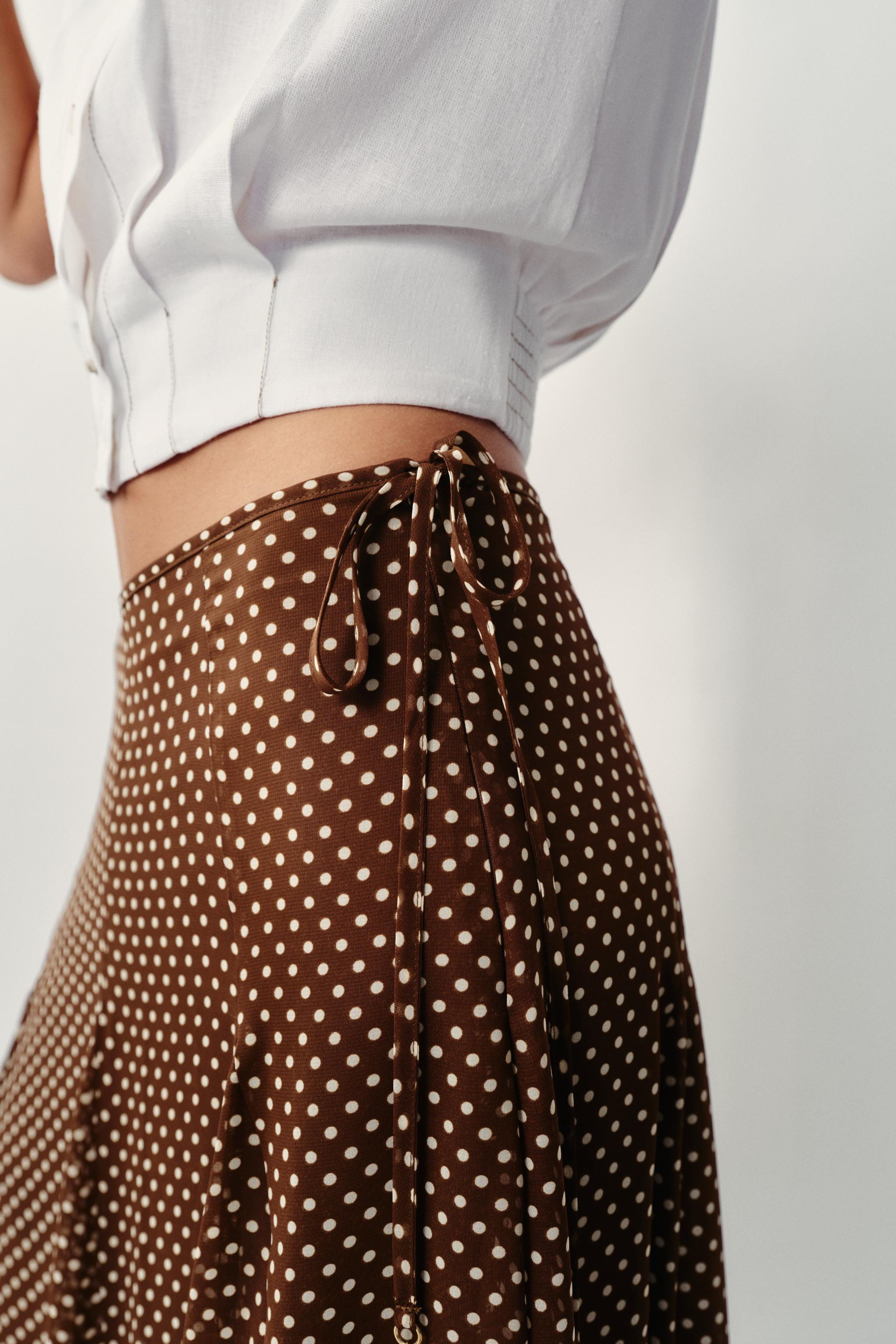 Skirt with short interior lining and side bow with beads. A-line hem. Hidden in-seam zip closure. | Zara US