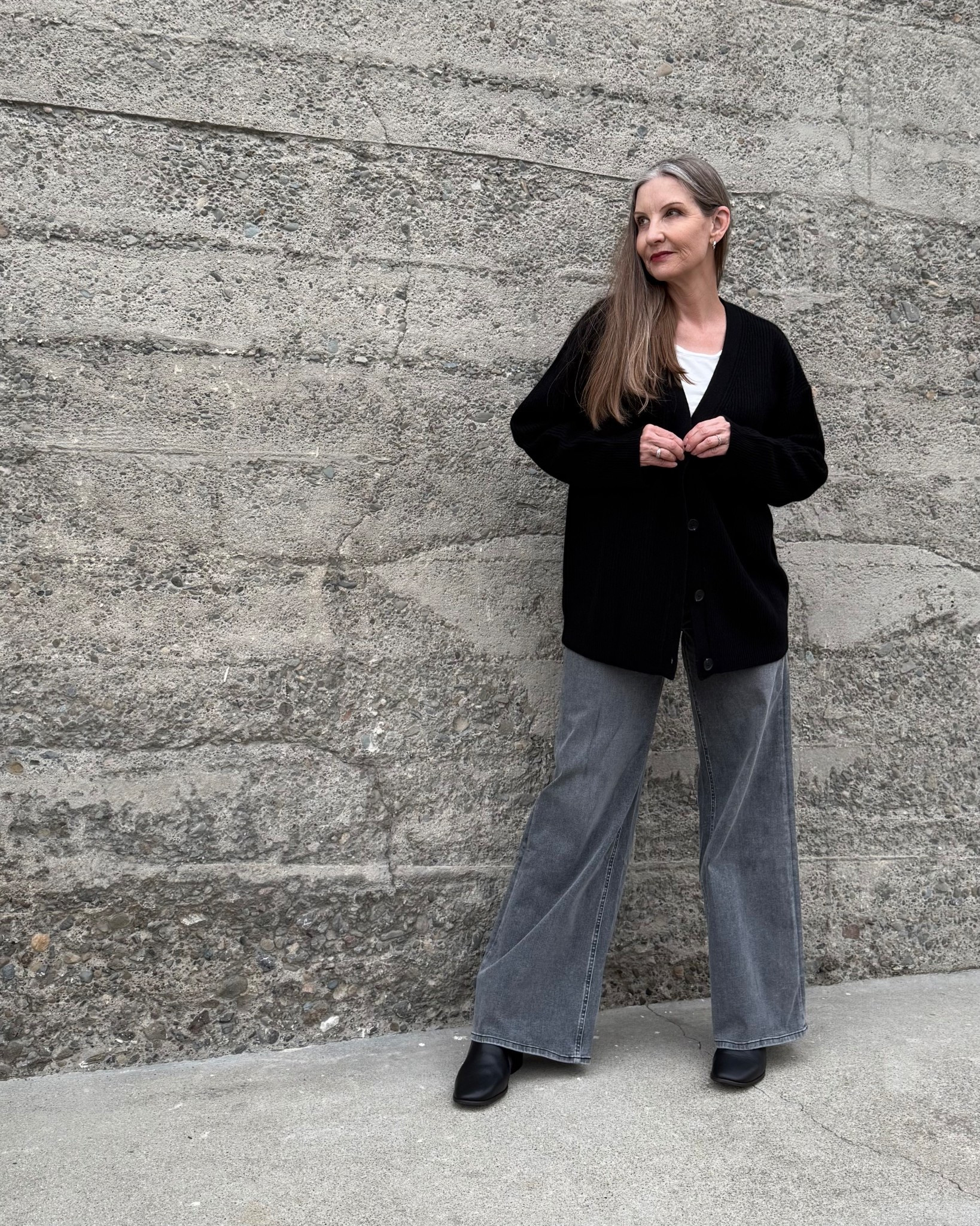 Get cozy with this luxe Mongolian cashmere oversized cardigan. #cashmere #cardigan #oversizedcardigan #grayjeans #comfortableboots

#LTKOver40 #LTKSeasonal #LTKMidsize