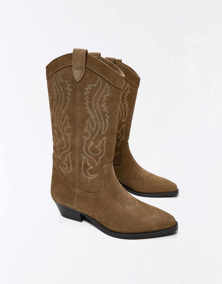 Bershka Leather cowboy boots in tan-Brown | ASOS (Global)