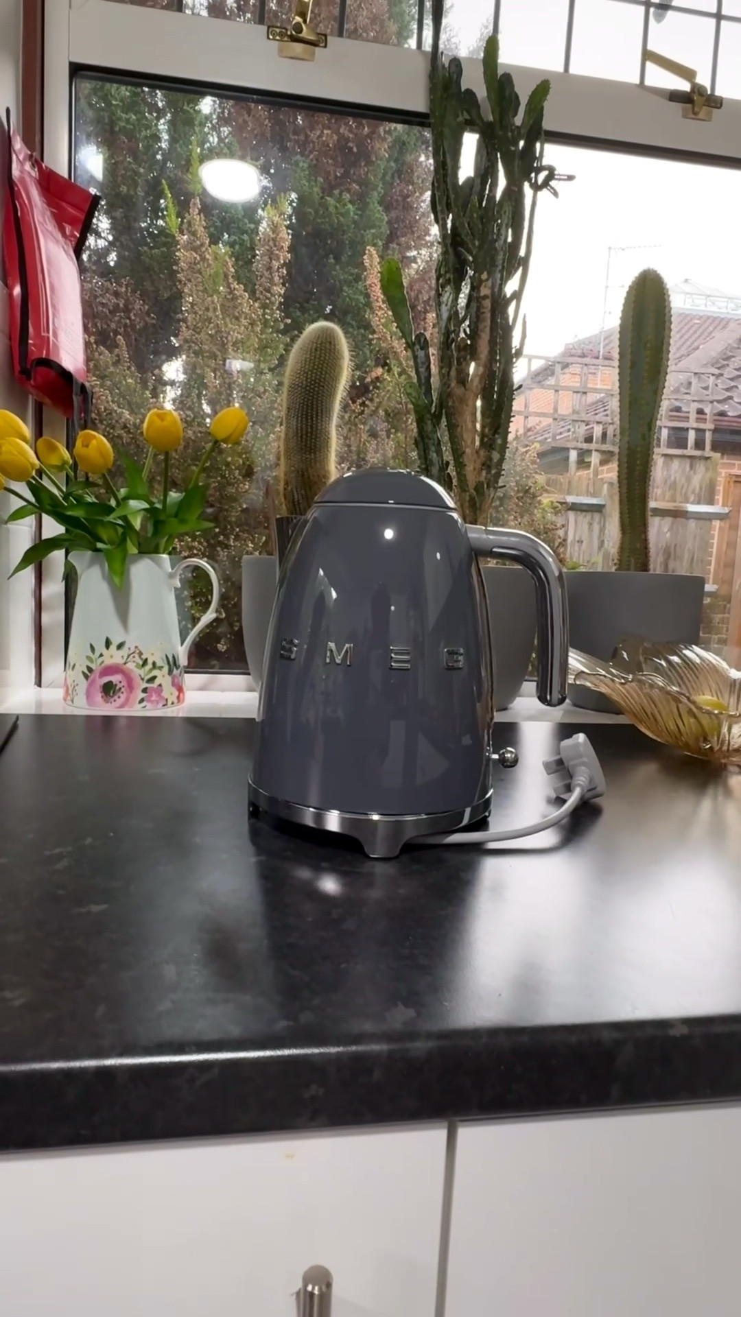 Loving my SMEG kettle 😍

#LTKHome #LTKVideo #LTKFamily