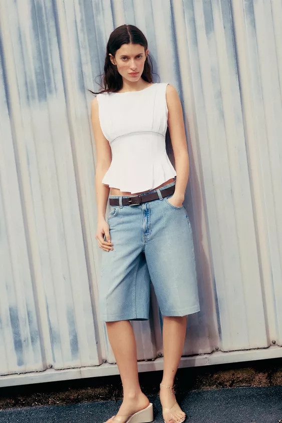 T-shirt made of 100% cotton. Round neck and sleeveless. Asymmetrical hem with pleats. Back metal ... | Zara US