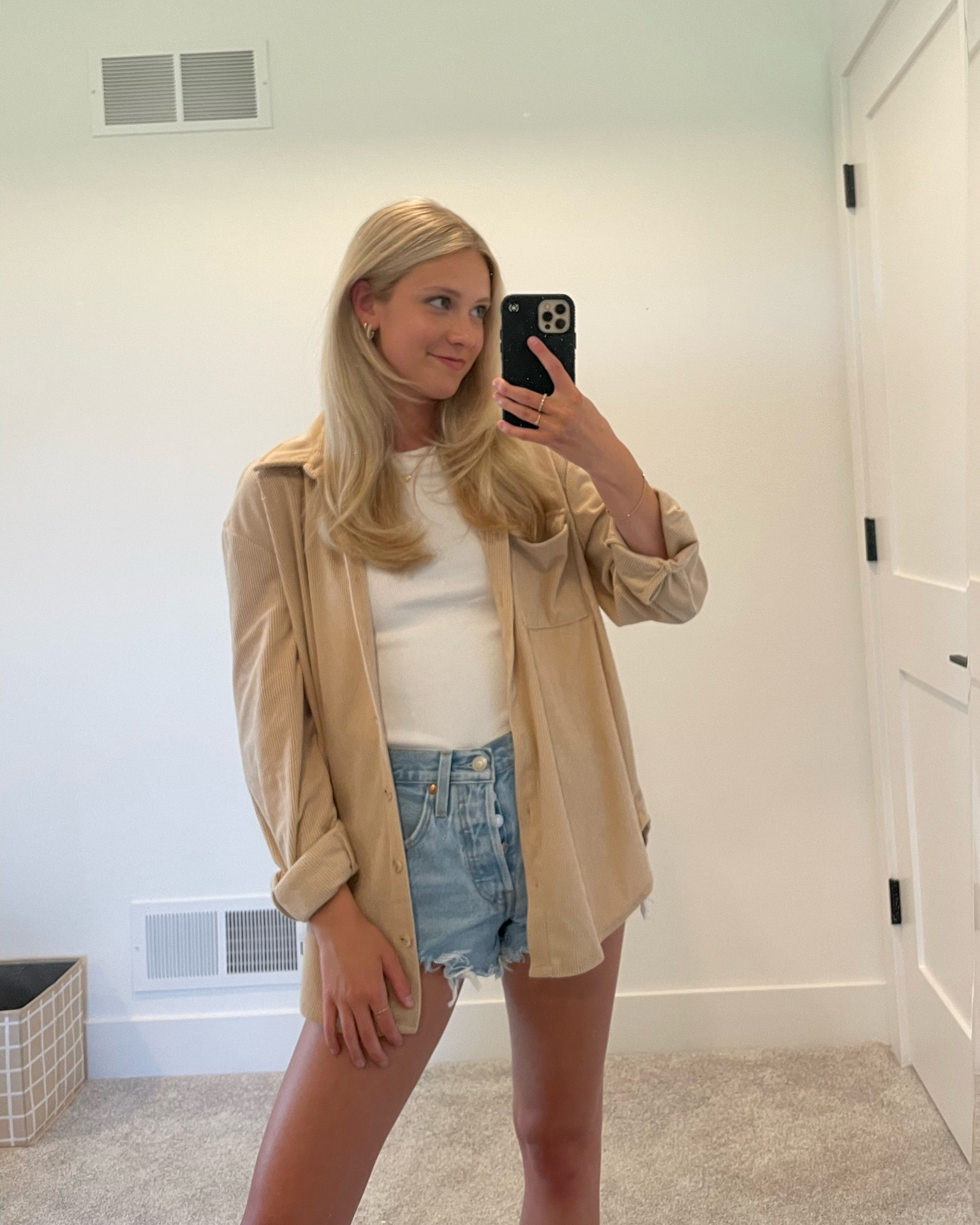 Abercrombie tank (size S)
Levi’s shorts (size 24)
Princess polly jacket (size 4) #LTKsummer #abercrombie #levis #jeanshorts #princesspolly

#LTKFind #LTKSeasonal #LTKunder100