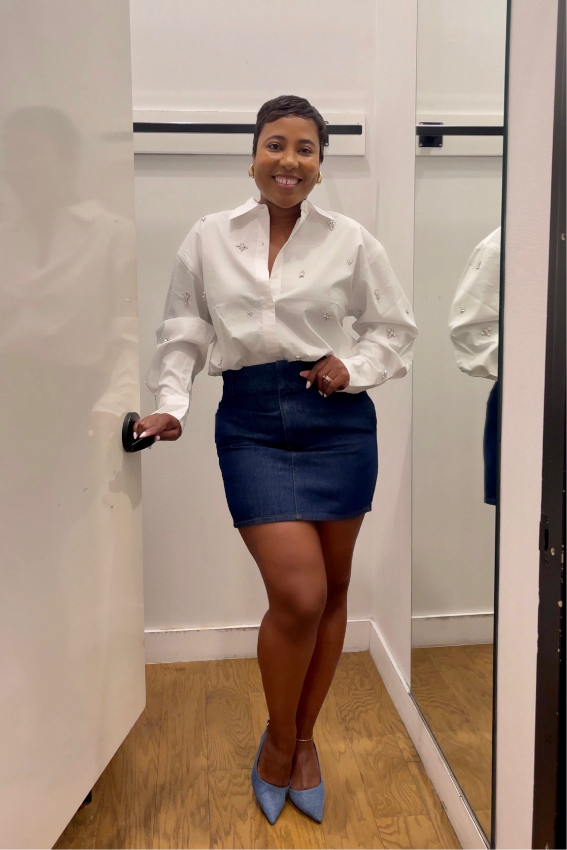 Denim skirt
Embellished oversized white shirt 
Denim pumps 

#preppyoutfit
#denimskirtoutfit

#LTKSeasonal