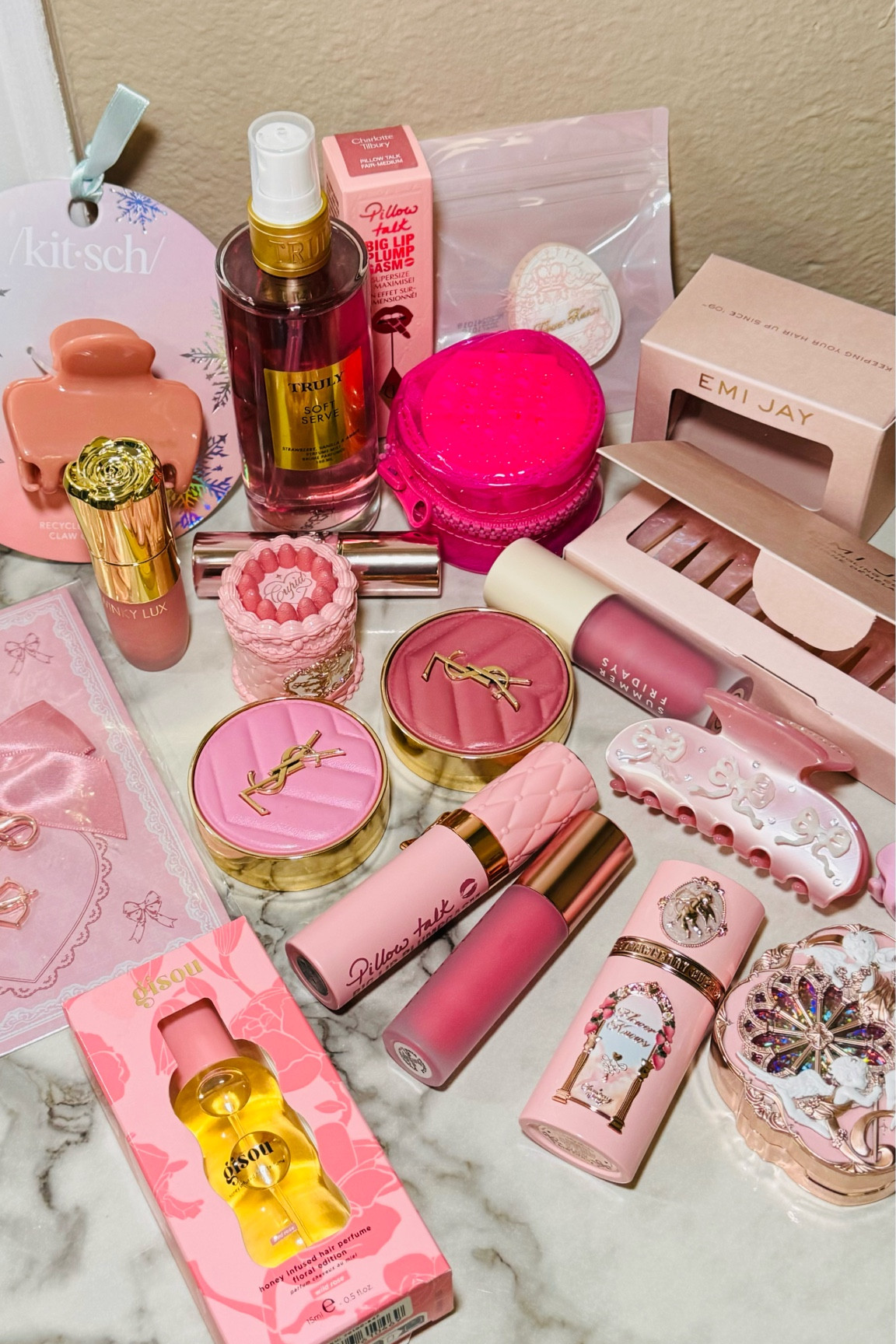 Cute pink coquette aesthetic #beauty #pink #makeup #summerfridays

#LTKHoliday #LTKBeauty #LTKGiftGuide
