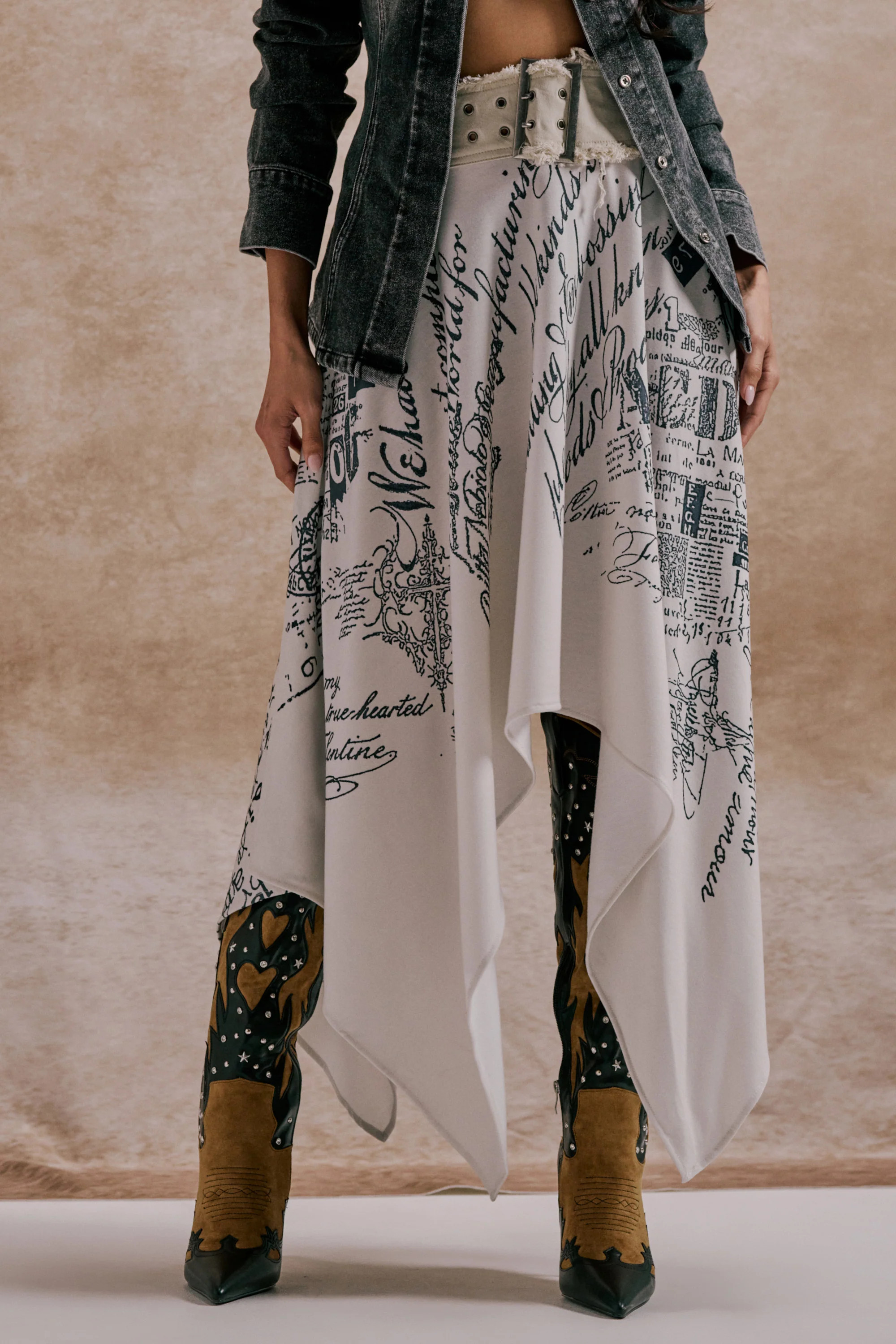 AKIRA Read Me Midi Skirt | Black | Size Large | AKIRA