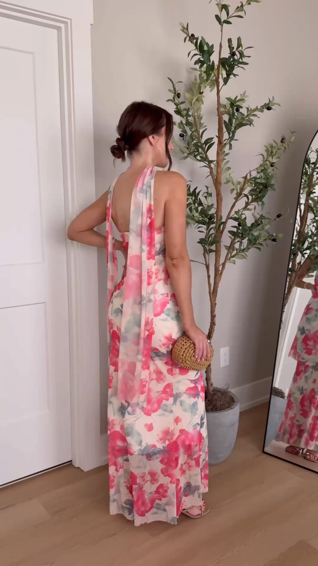 The cutest spring wedding guest dress and it’s an Amazon find! Strapless with a removable neck scarf. Comes in a bunch of prints and colors. Wearing a size small 

Amazon find, Amazon dress, wedding guest dress, summer style, floral dress, 

#LTKWedding

#LTKWedding #LTKSeasonal #LTKootd