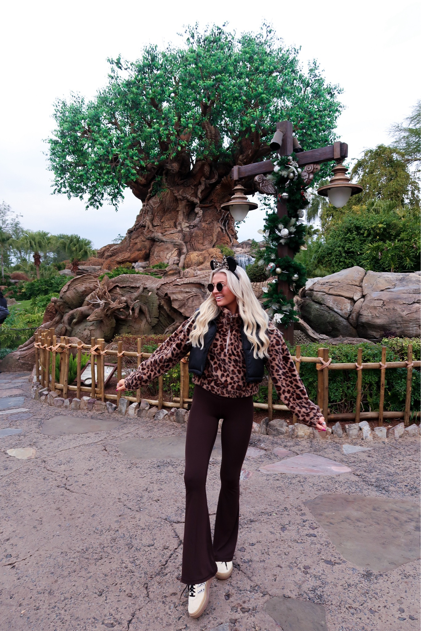 Leggings are in the color “dark earth” it’s a dark brown, size reference I’m 5’9” 135lb wearing a size small long in the yoga pants and medium in the quarter zip, medium in vest! 

#LTKSeasonal #LTKTravel #LTKStyleTip