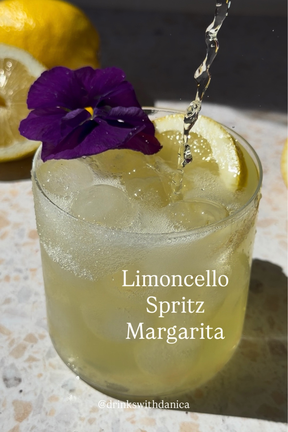 Limoncello Spritz Margarita 

Follow me on instagram and TikTok @drinkswithdanica for this recipe and more 