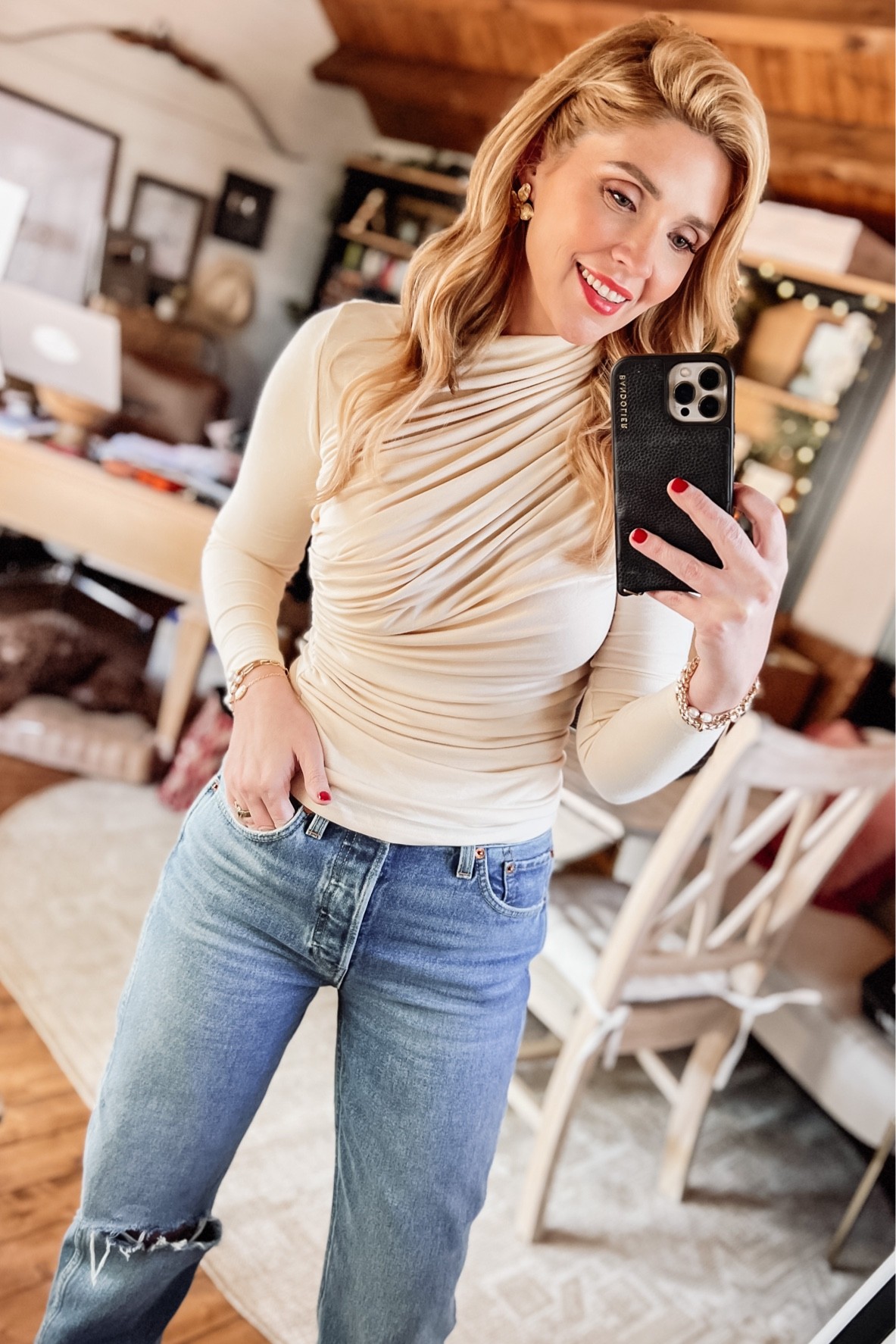 Holiday season fashion finds! This super cute and budget friendly top - and very lightweight but lovely earrings!

Holiday outfits 
Budget friendly 
Amazon Fashion 

#LTKSeasonal #LTKstyletip #LTKunder50