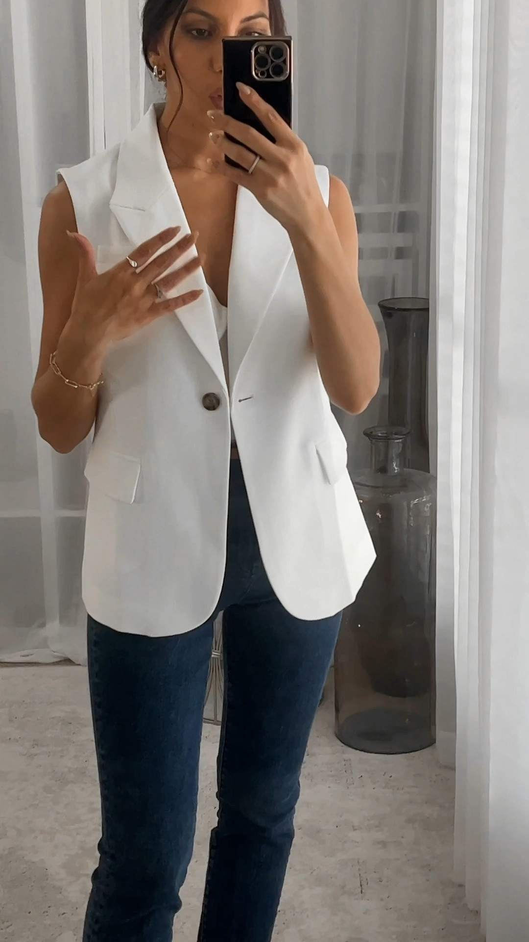 White sleeveless hot sale blazer outfit