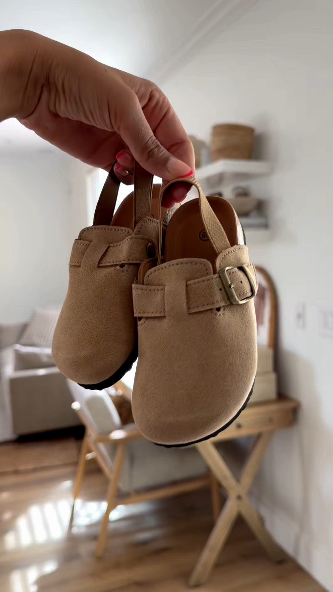 Kids clogs 

Toddler clogs, toddler outfit, toddler fashion, toddler shoes

#LTKKids #LTKBaby #LTKmomlife